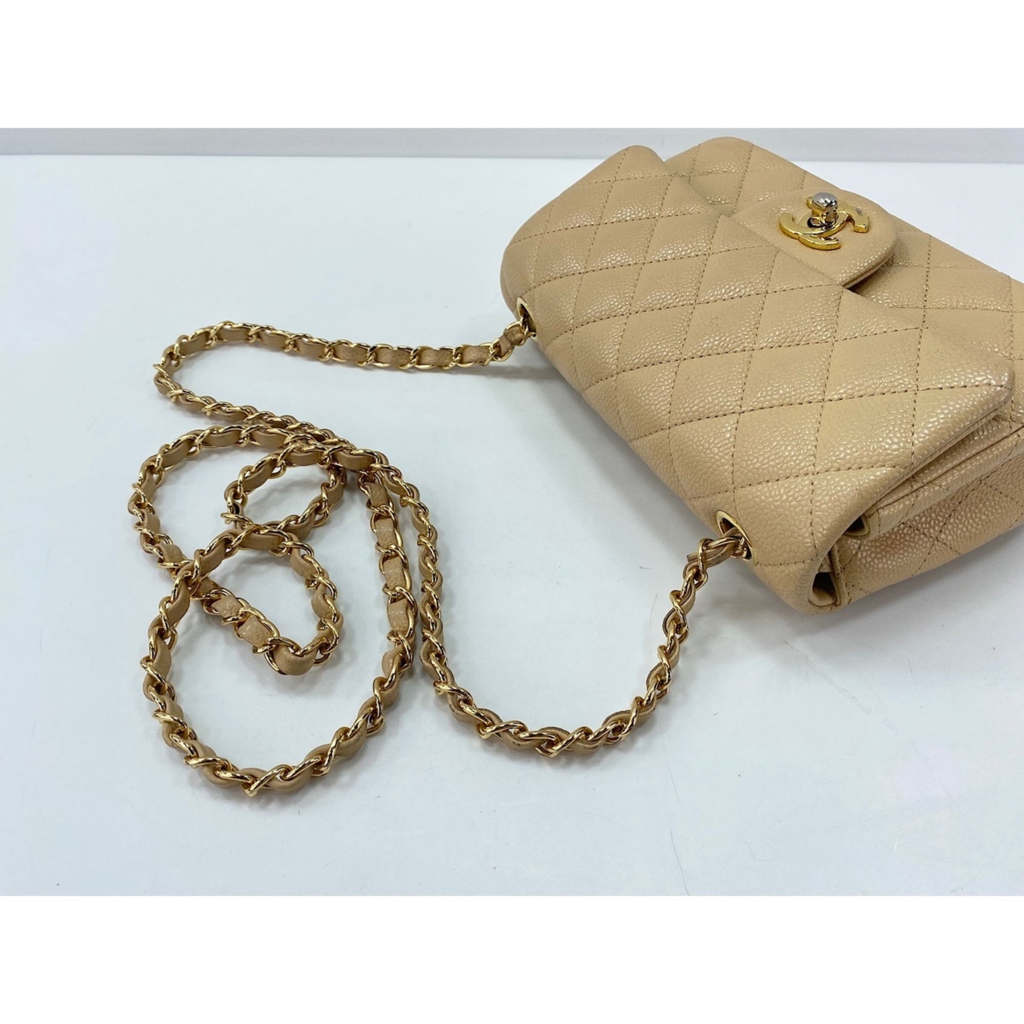 Chanel Beige Shoulder Bag (Pre-Owned)