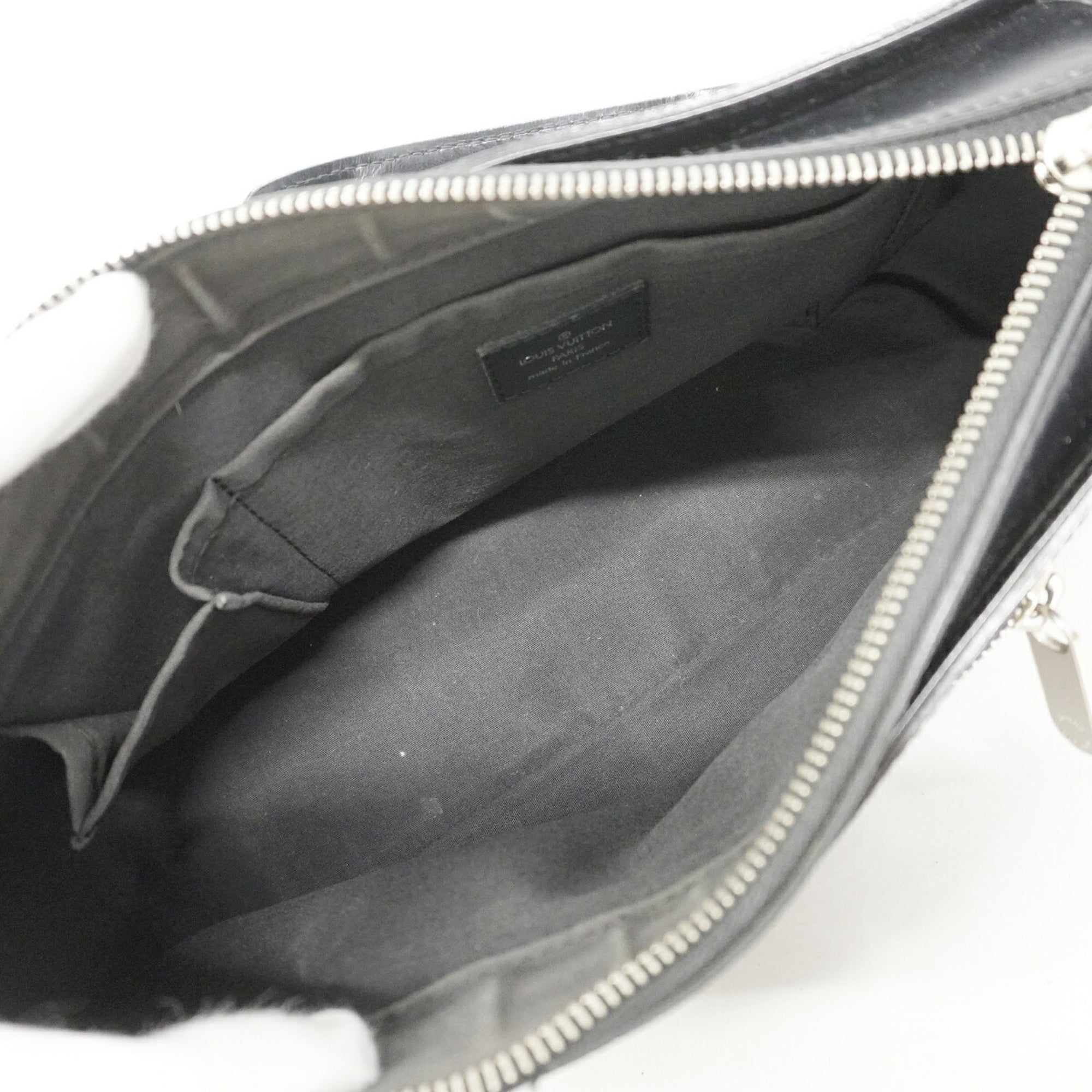 Louis Vuitton Noir Shoulder Bag (Pre-Owned)