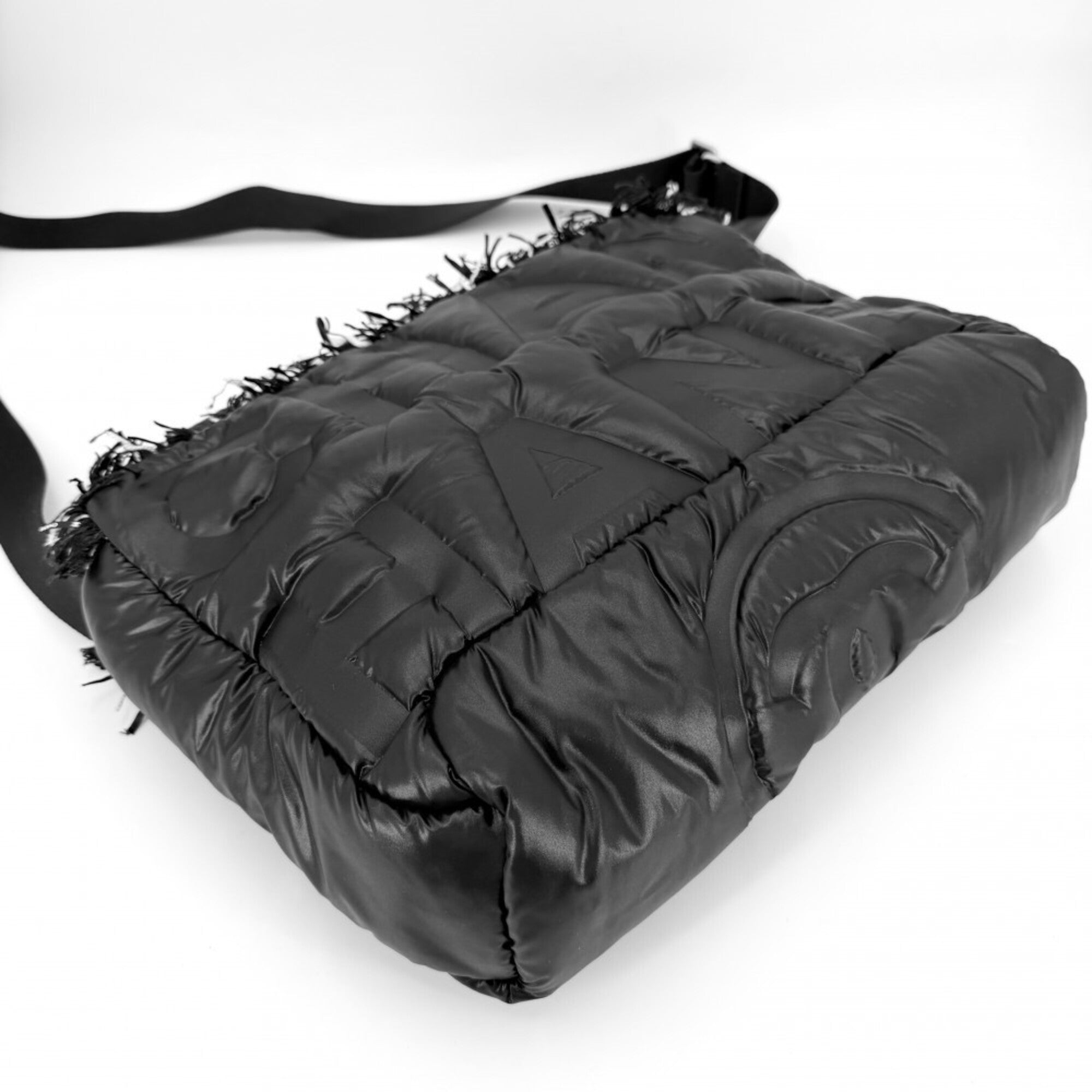 Chanel Black Nylon Shoulder Bag (Pre-Owned)