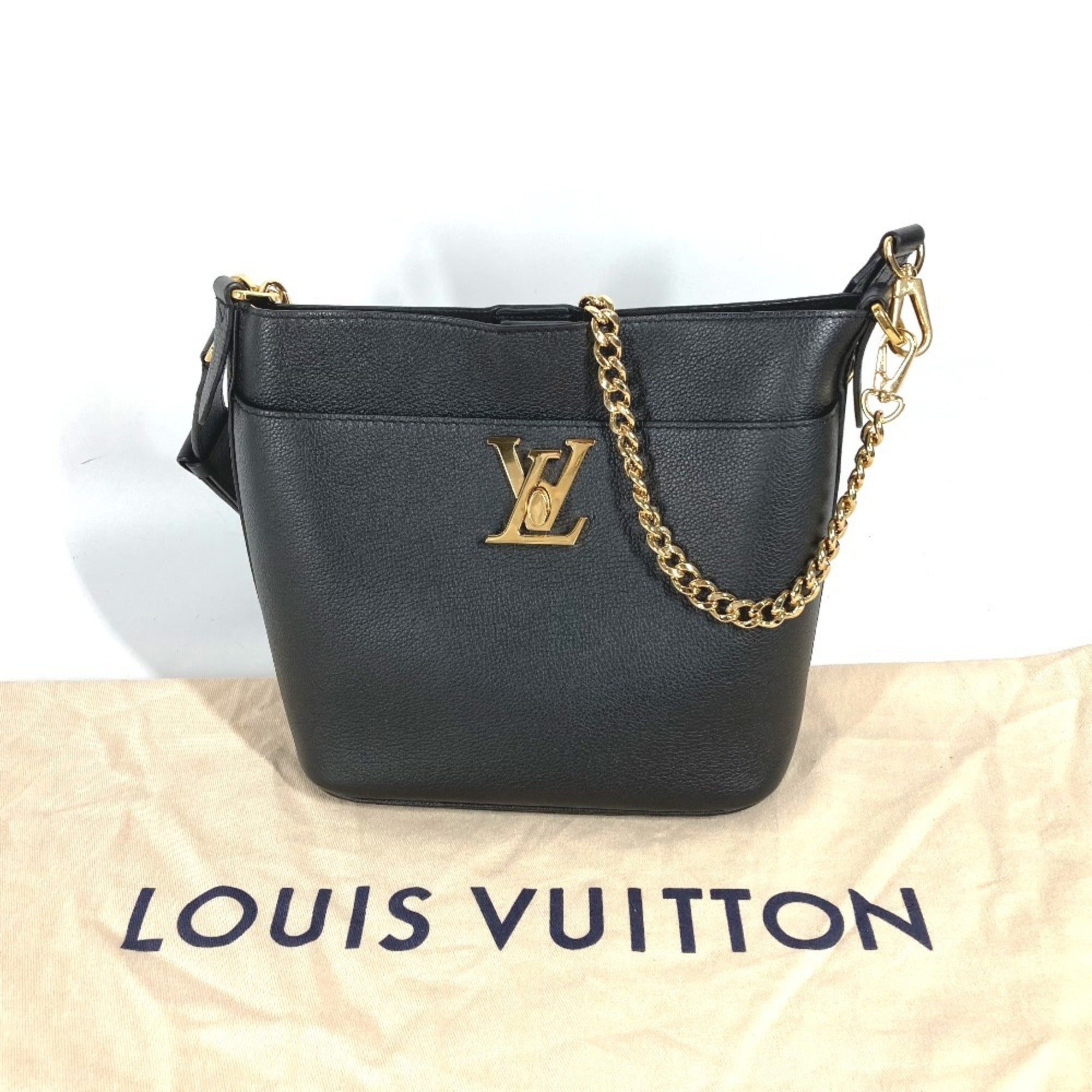 Louis Vuitton Black Leather Shoulder Bag (Pre-Owned)