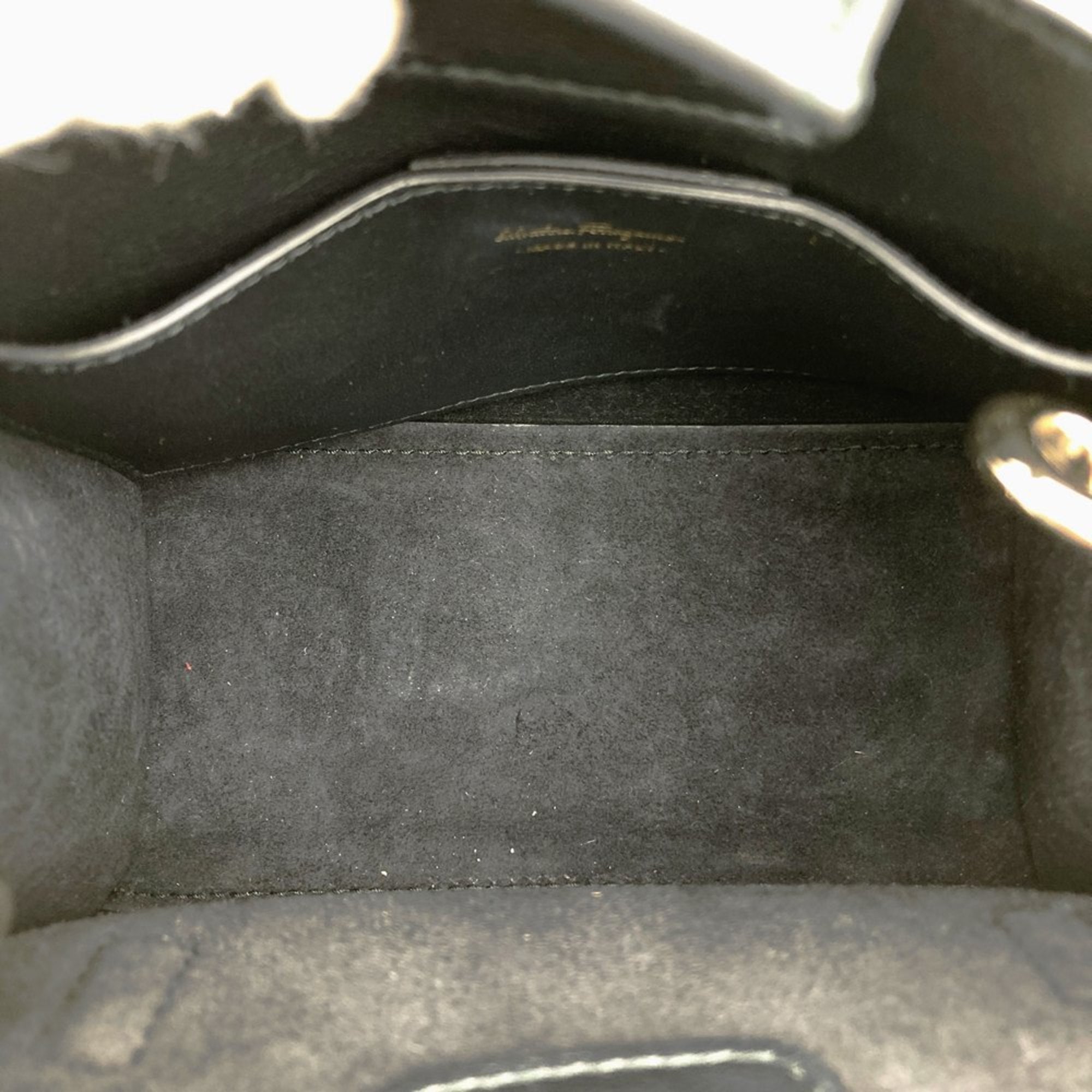 Salvatore Ferragamo Black Leather Handbag Shoulder Bag (Pre-Owned)
