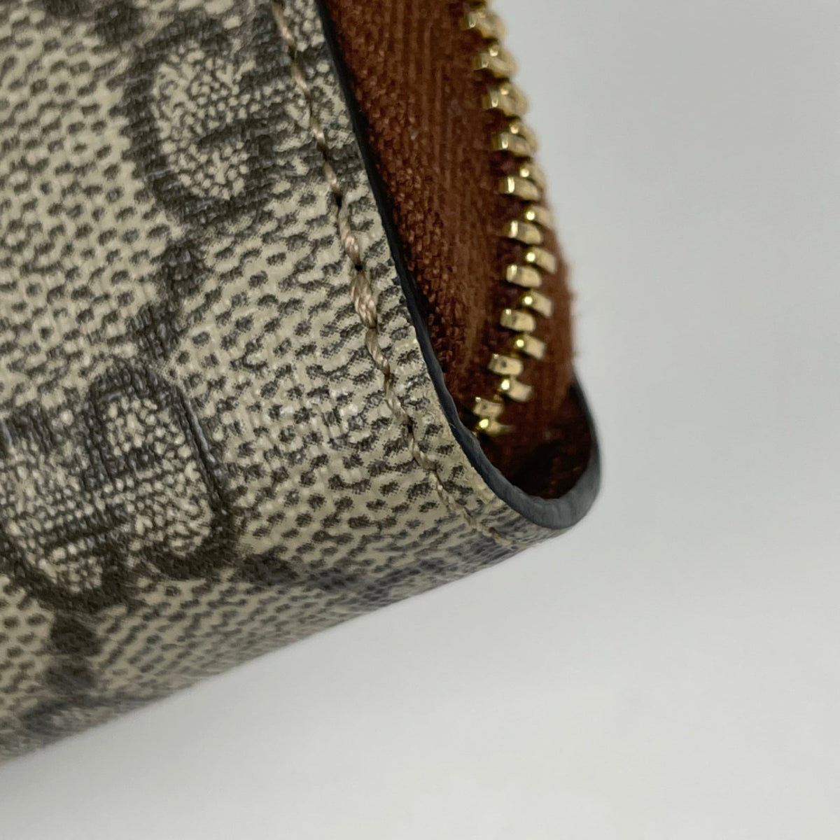 Gucci Beige Gg Supreme Long Wallet (Bi-Fold) (Pre-Owned)