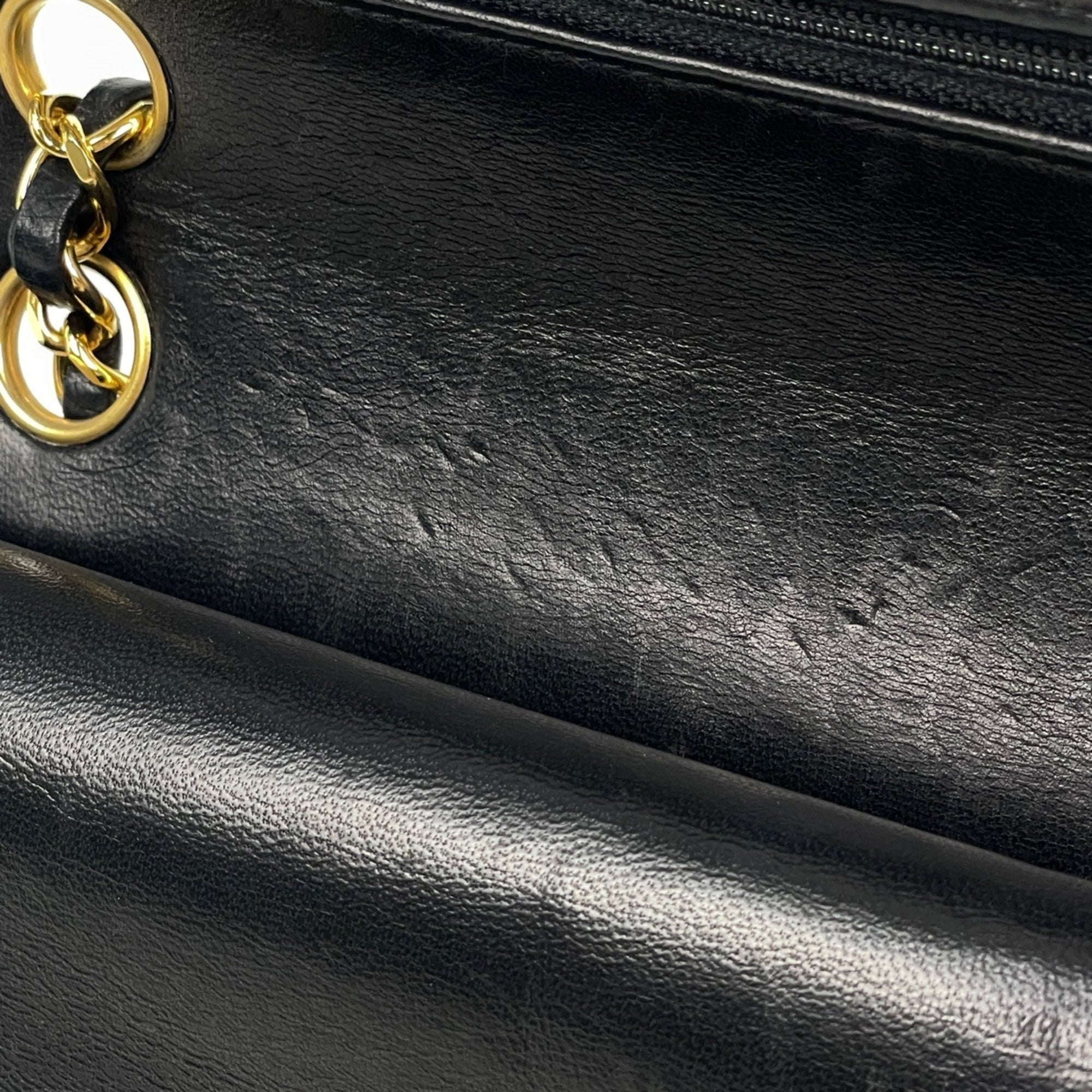 Chanel Black Leather Shoulder Bag (Pre-Owned)