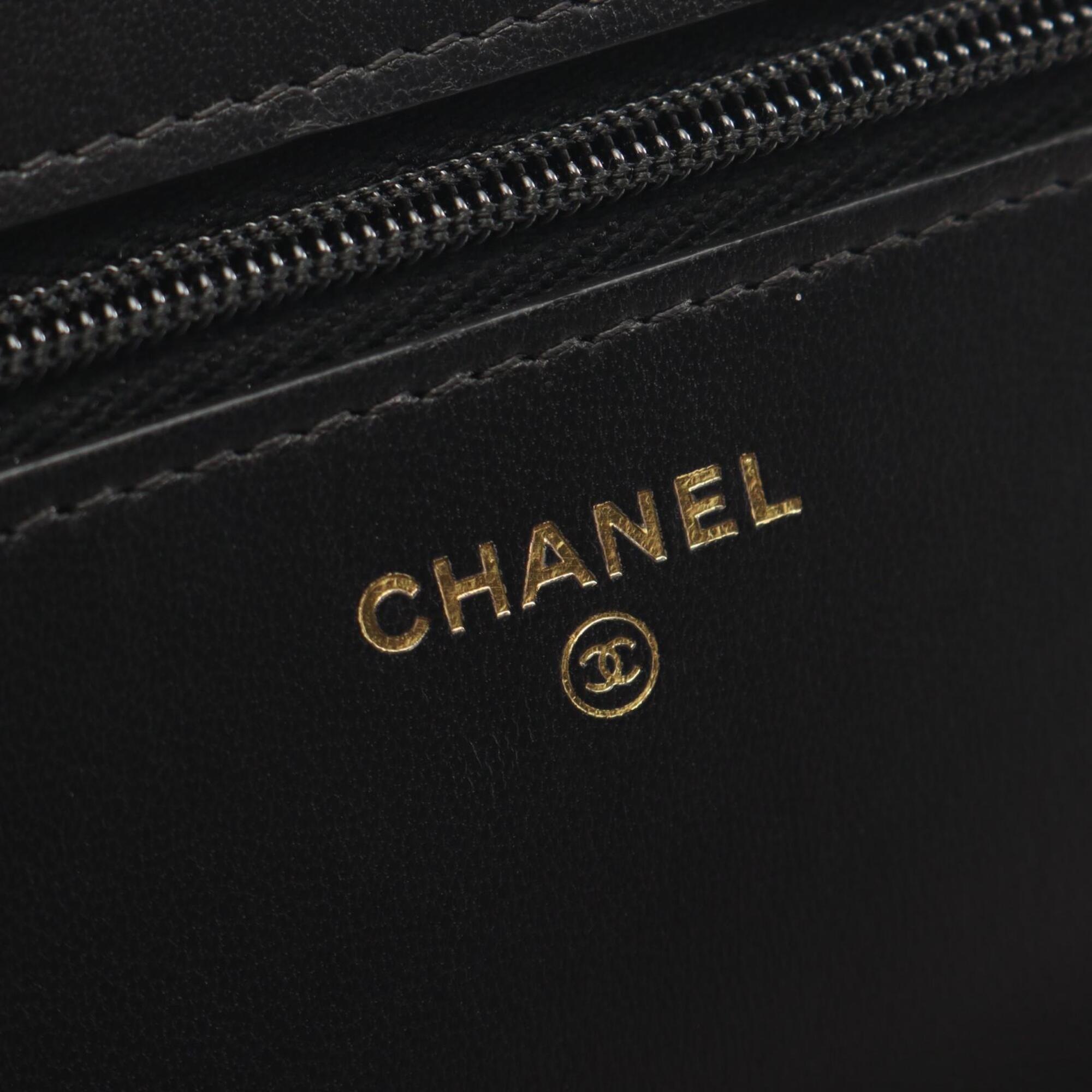Chanel Black Leather Handbag Shoulder Bag (Pre-Owned)
