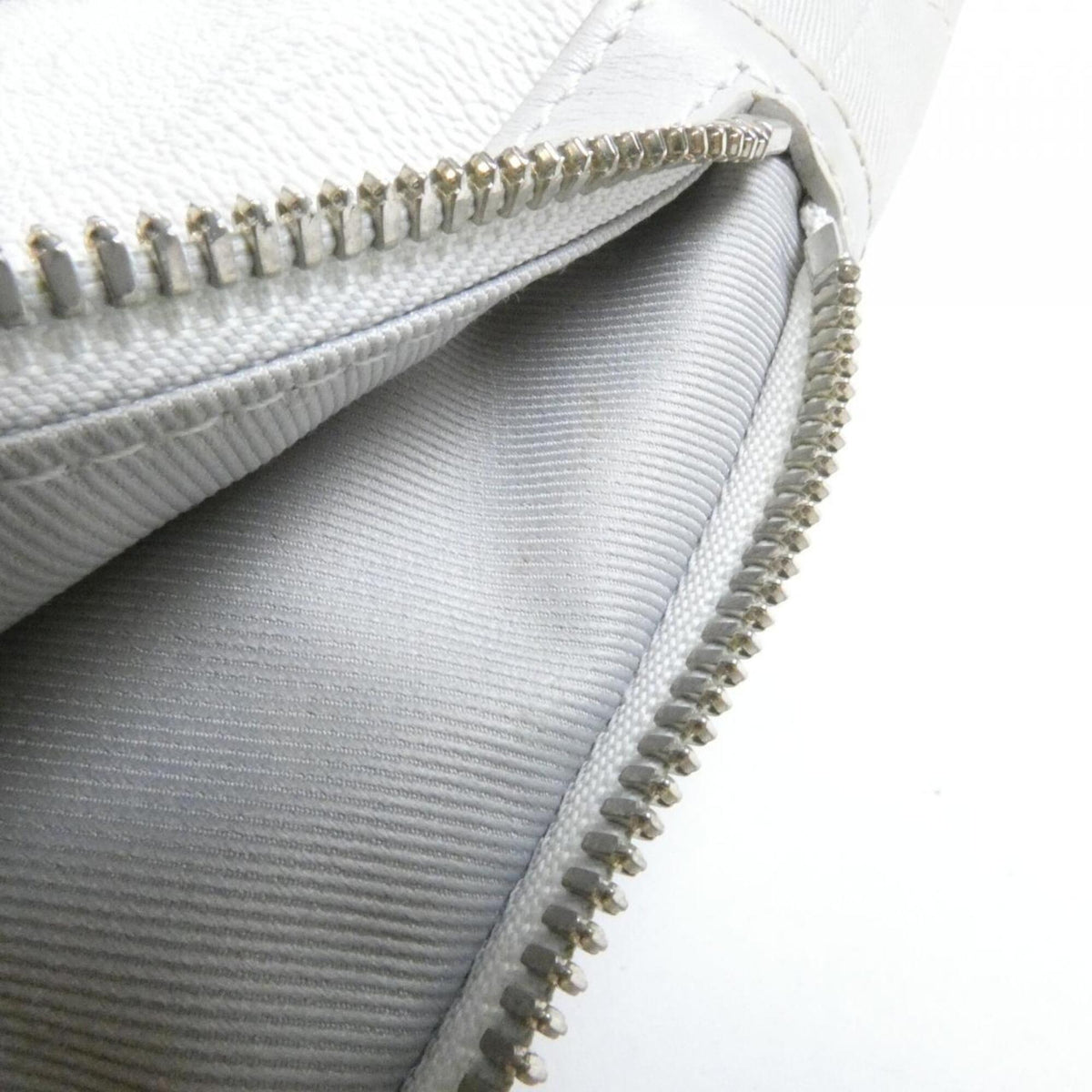 Louis Vuitton Blanc Coated Canvas Shoulder Bag (Pre-Owned)