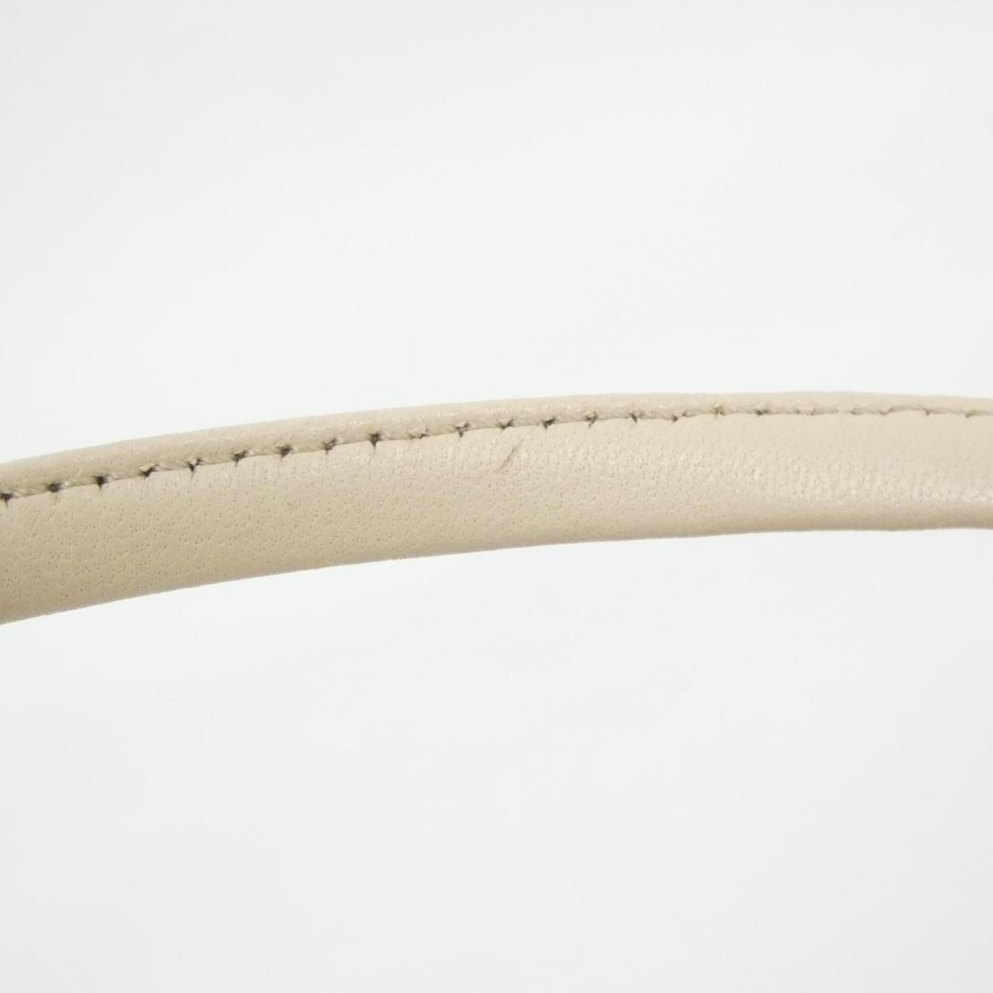 Loewe Ivory Leather Handbag (Pre-Owned)