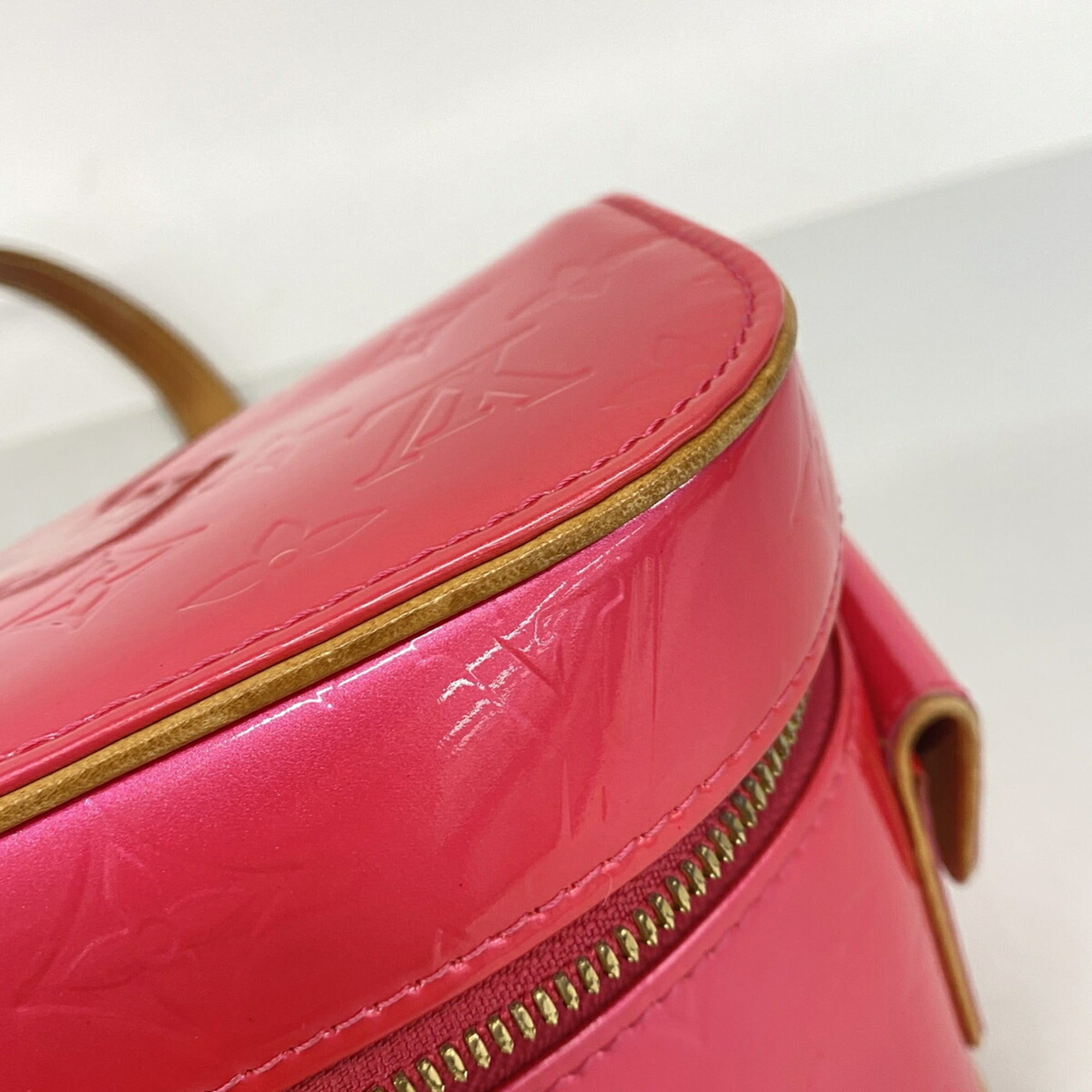 Louis Vuitton Fuchsia Pink Shoulder Bag (Pre-Owned)