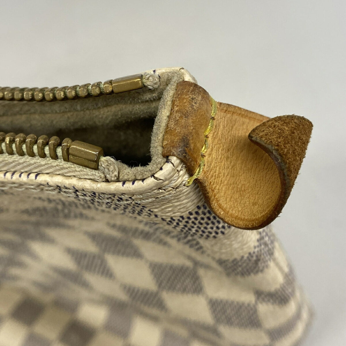 Louis Vuitton White Tote Bag (Pre-Owned)