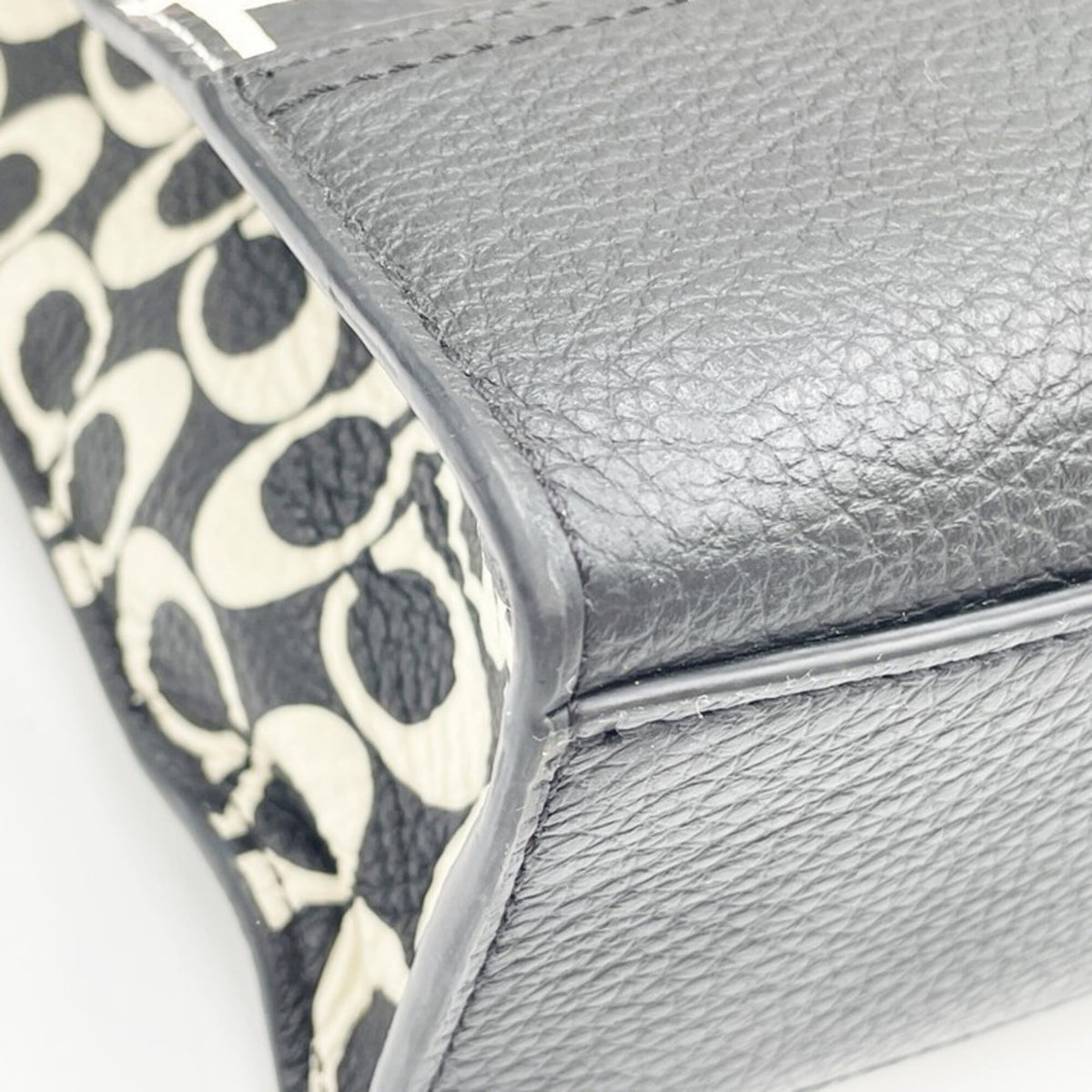 Coach Black White Leather Tote Bag (Pre-Owned)