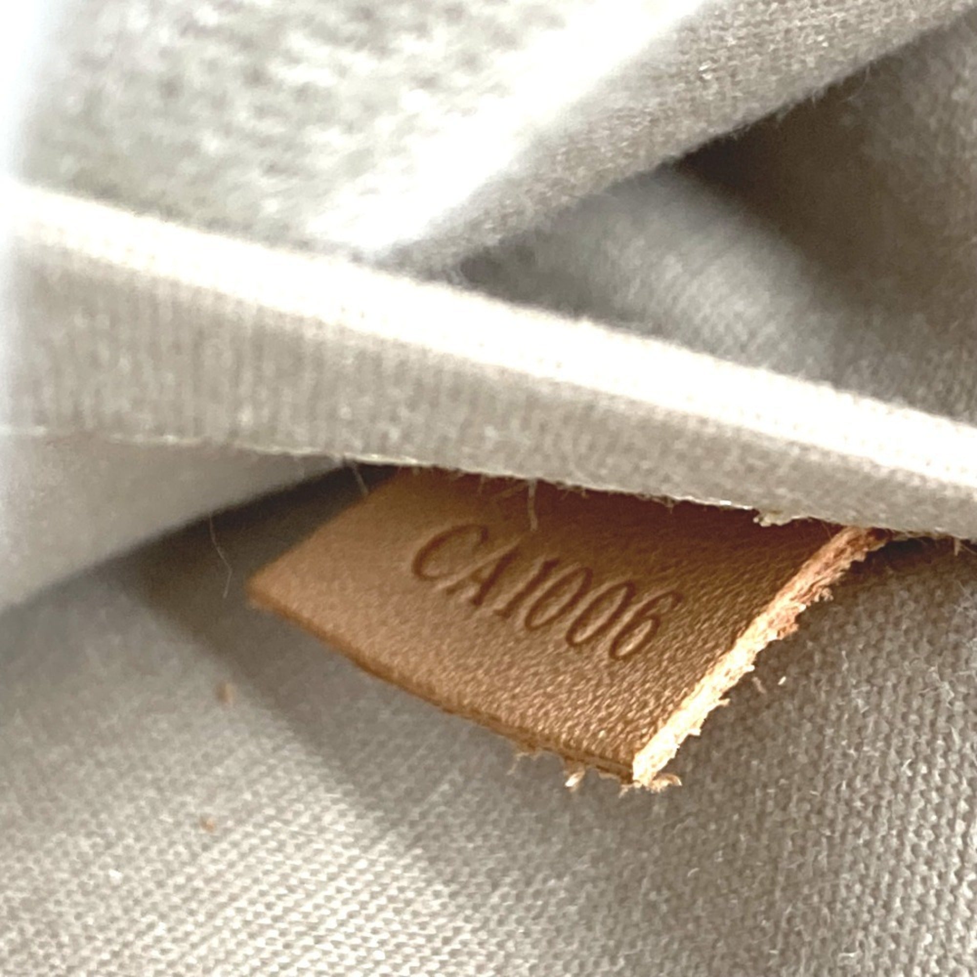 Louis Vuitton Gold Leather Pochette (Pre-Owned)