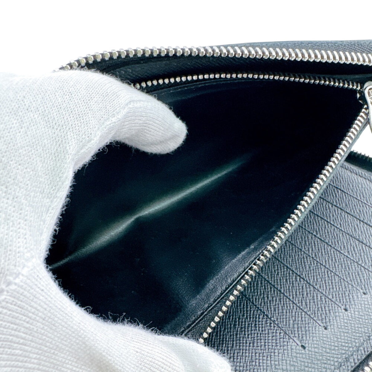 Louis Vuitton Epi Black Epi Leather Long Wallet (Bi-Fold) (Pre-Owned)
