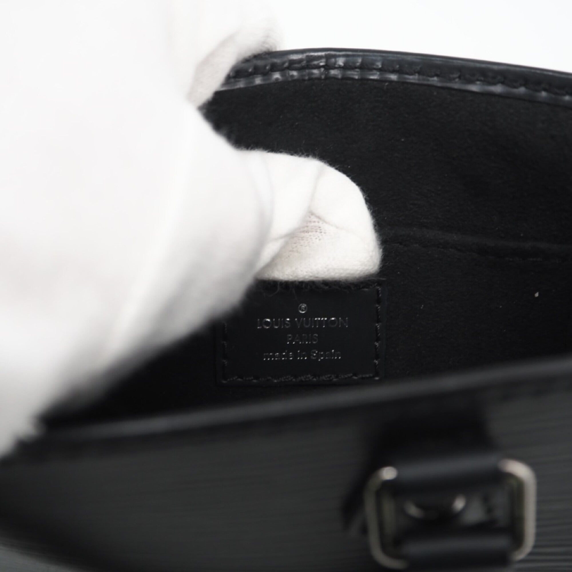 Louis Vuitton Black Noir Leather Shoulder Bag (Pre-Owned)