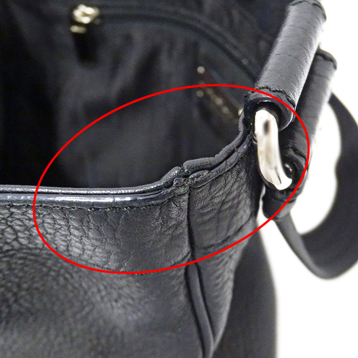 Salvatore Ferragamo Gancini Black Leather Shoulder Bag (Pre-Owned)