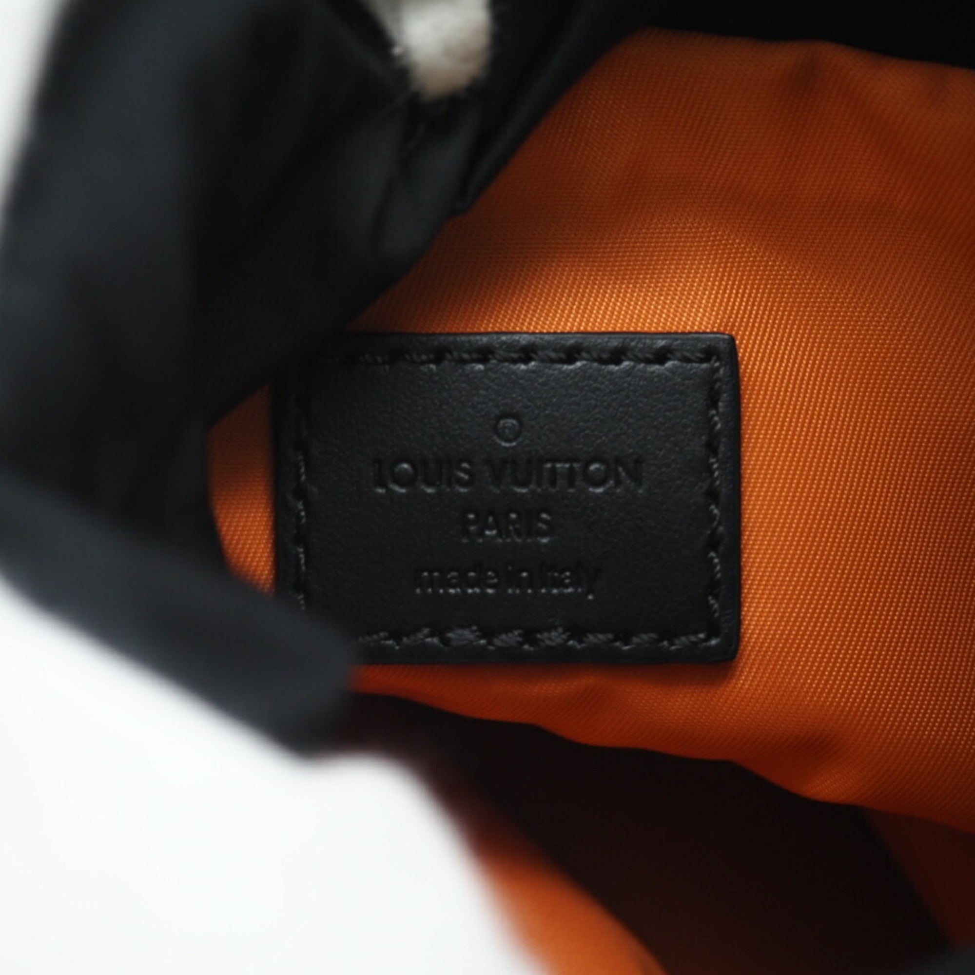 Louis Vuitton Black Leather Shoulder Bag (Pre-Owned)