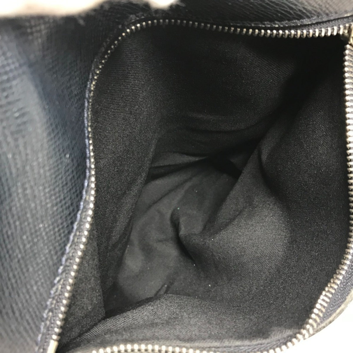 Louis Vuitton Boreal Navy Taiga Leather Leather Pochette Shoulder Bag (Pre-Owned)