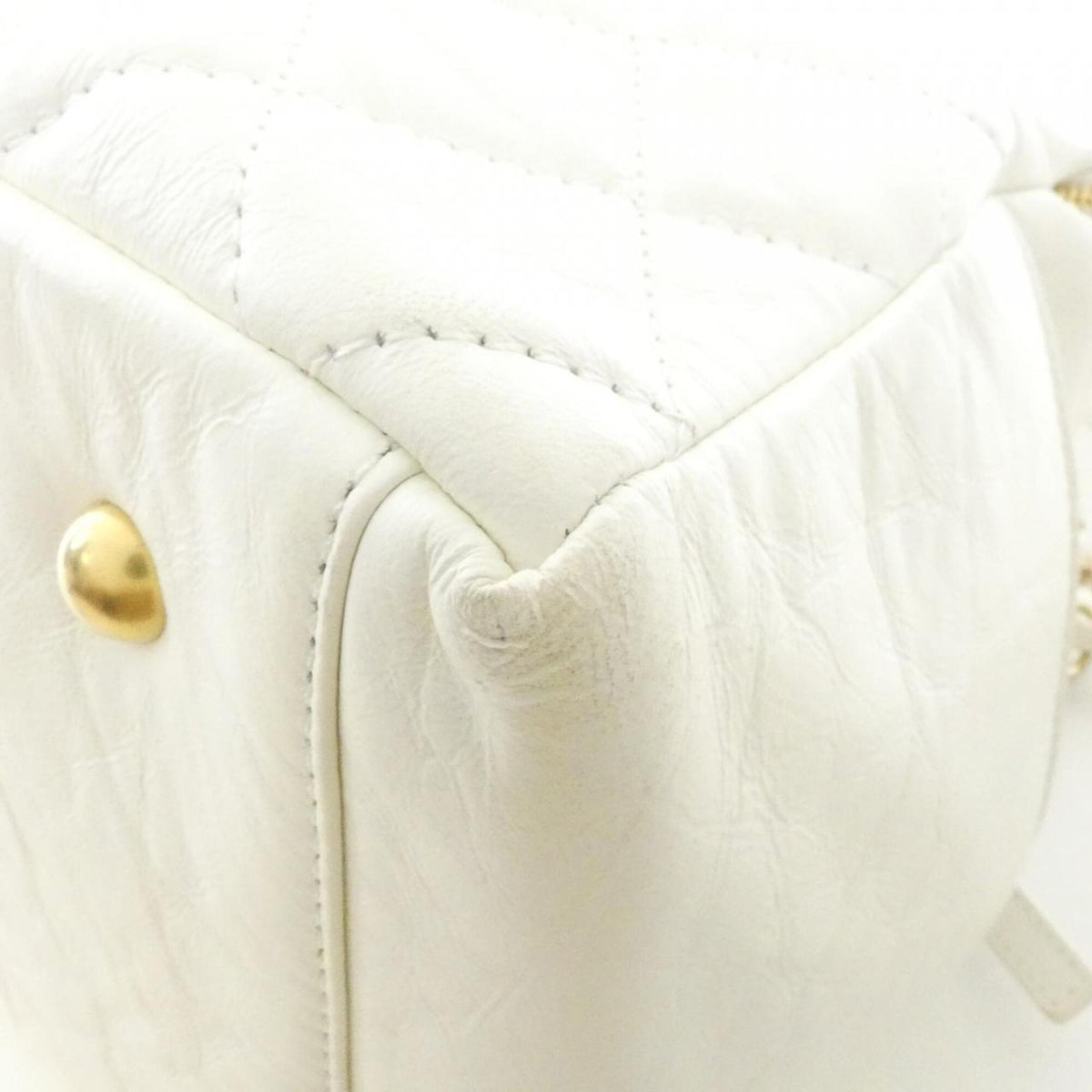 Chanel White Leather Handbag (Pre-Owned)