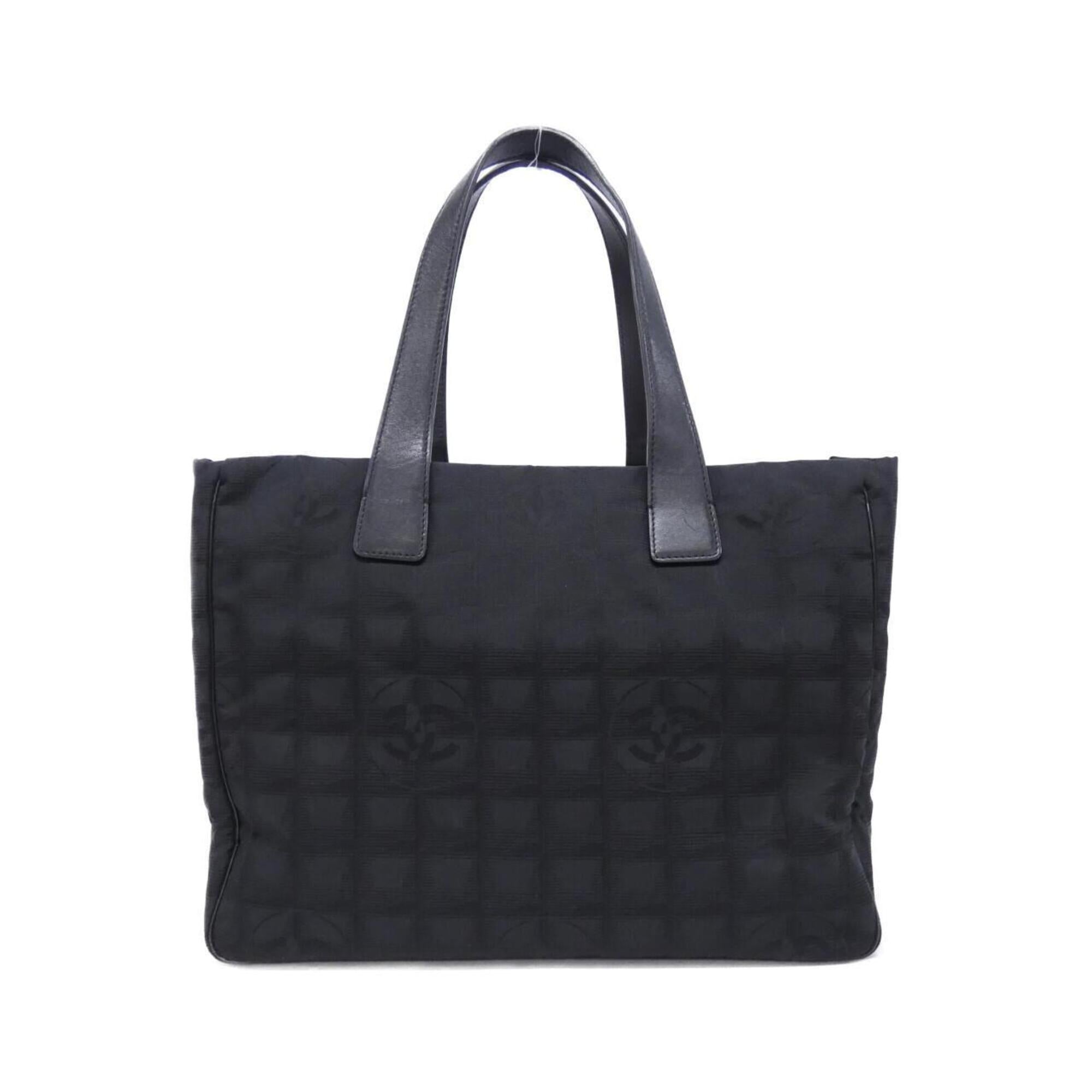 Chanel Black Nylon Handbag (Pre-Owned)