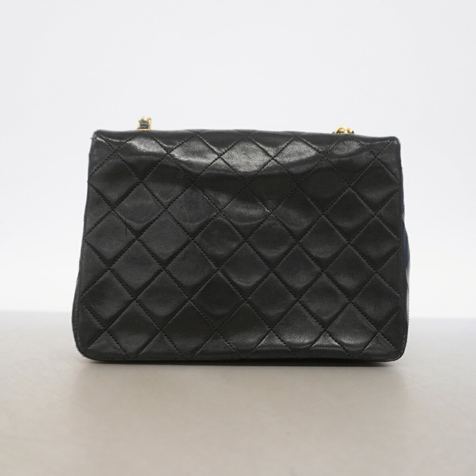 Chanel Black Leather Shoulder Bag (Pre-Owned)
