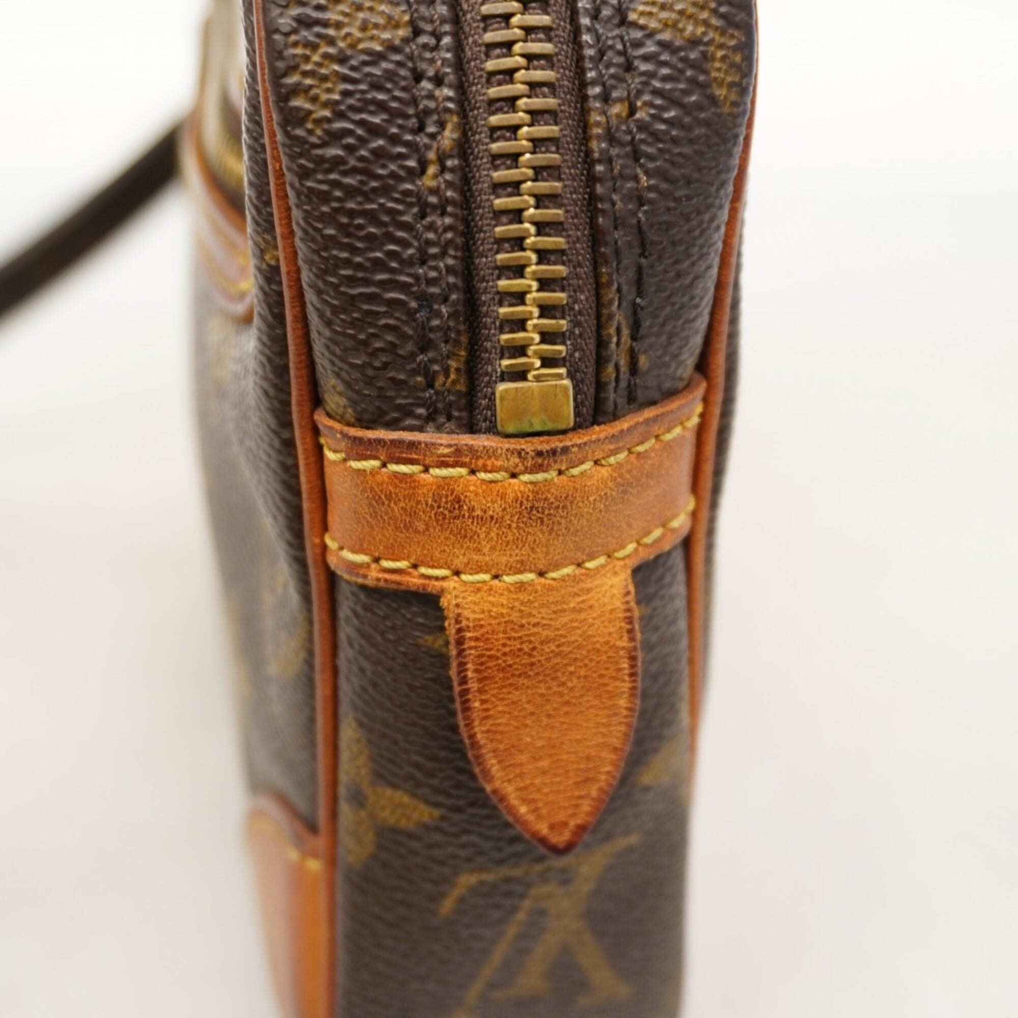 Louis Vuitton Brown Clutch Bag (Pre-Owned)