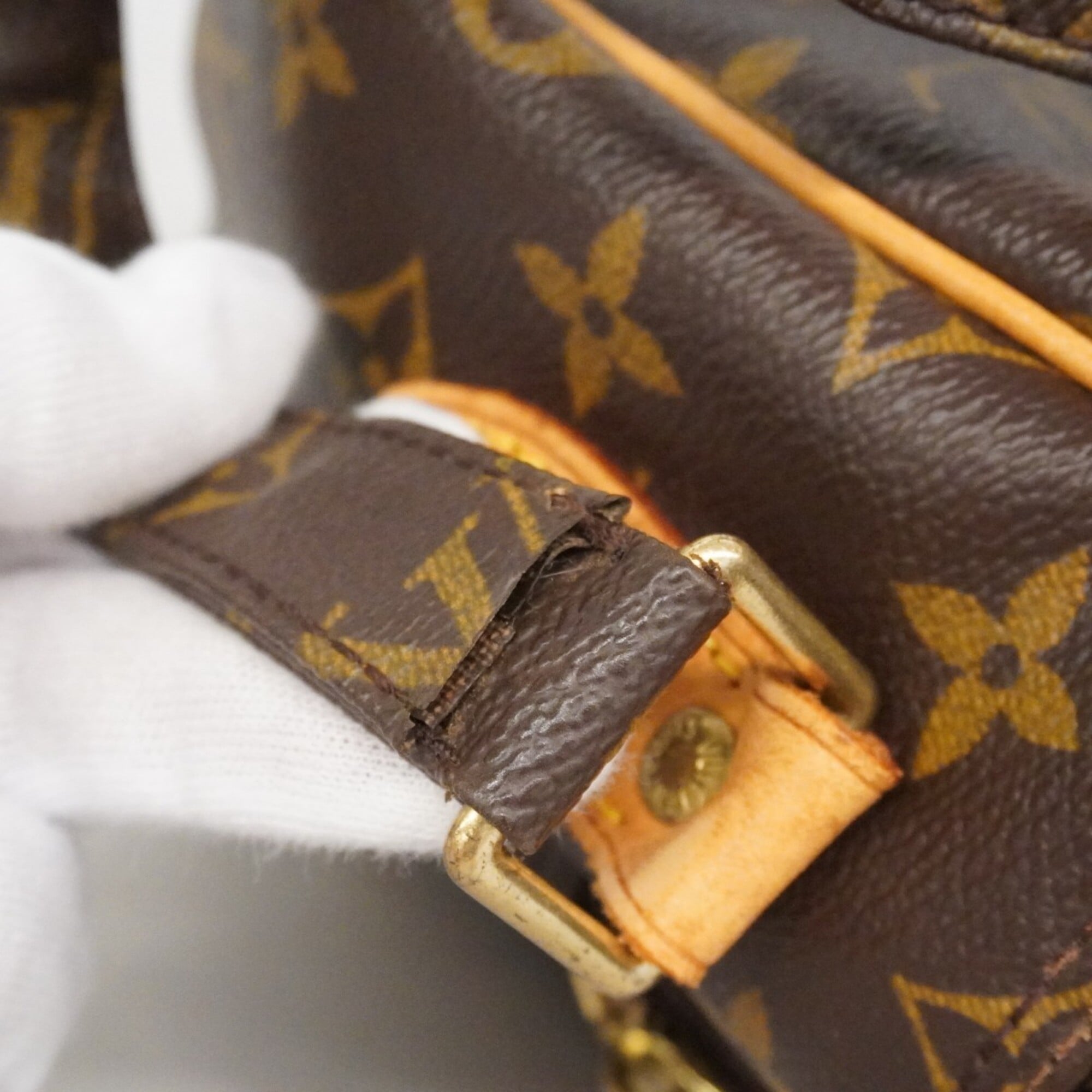 Louis Vuitton Brown Shoulder Bag (Pre-Owned)