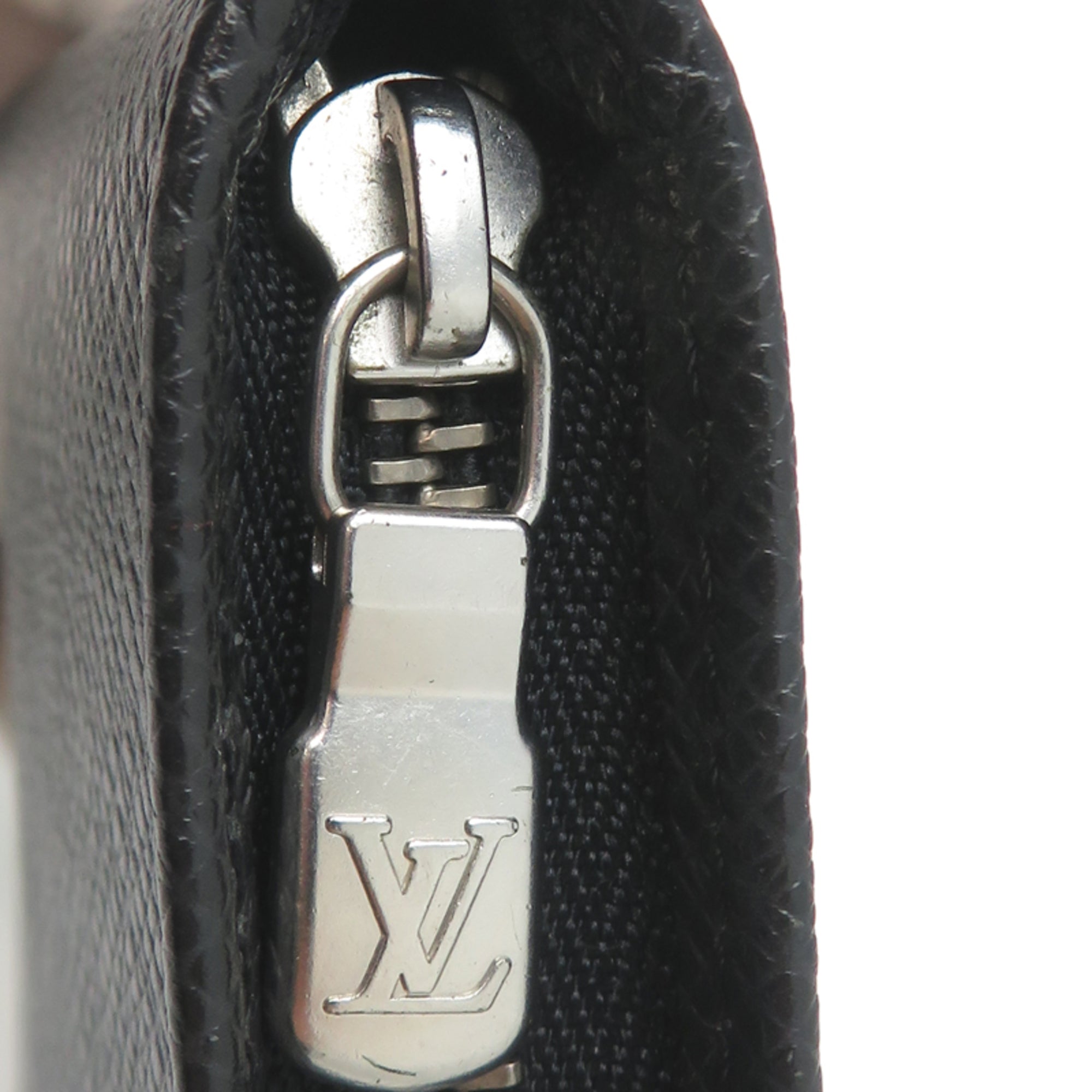 Louis Vuitton Black Taiga Leather Wallet (Bi-Fold) (Pre-Owned)