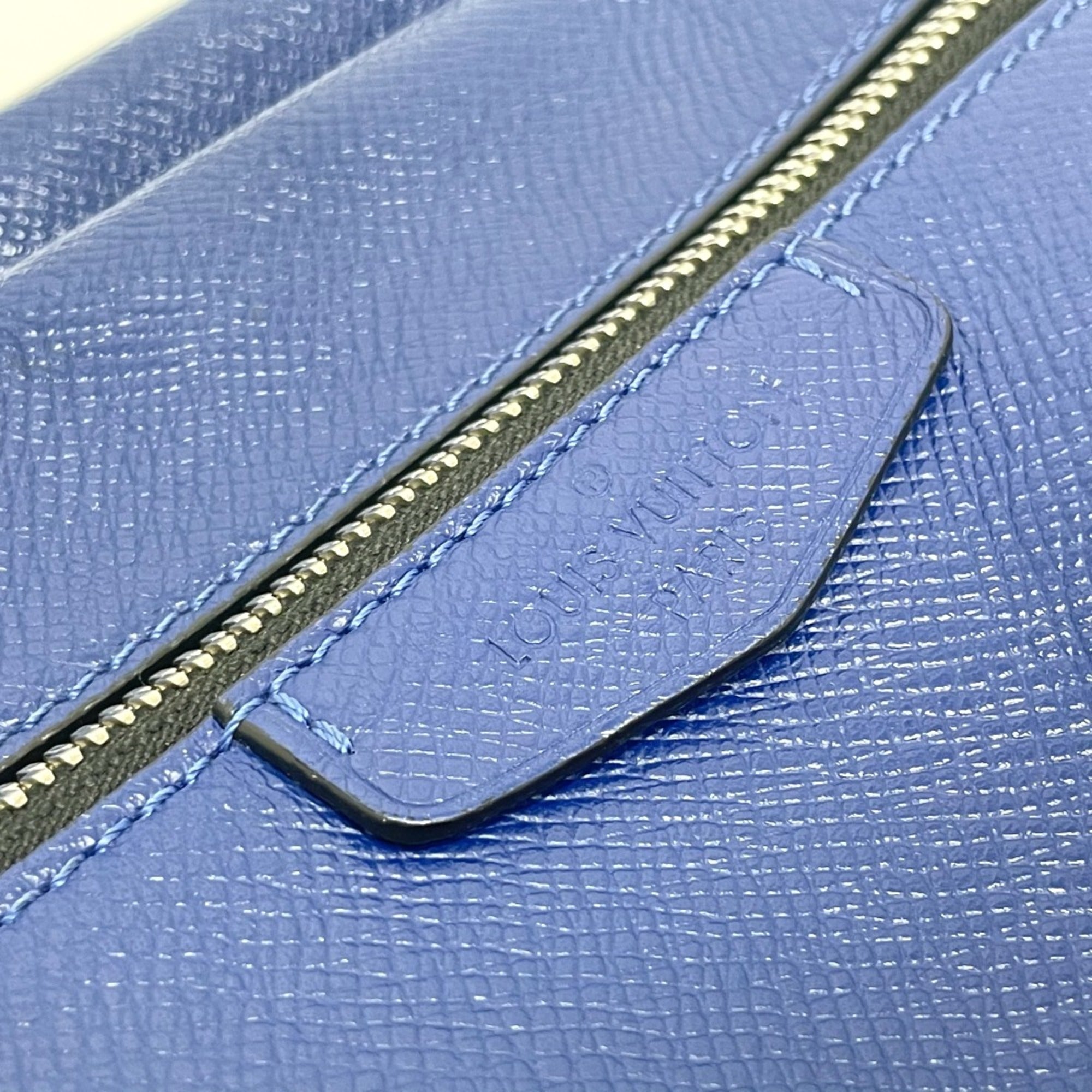 Louis Vuitton Blue Leather Shoulder Bag (Pre-Owned)