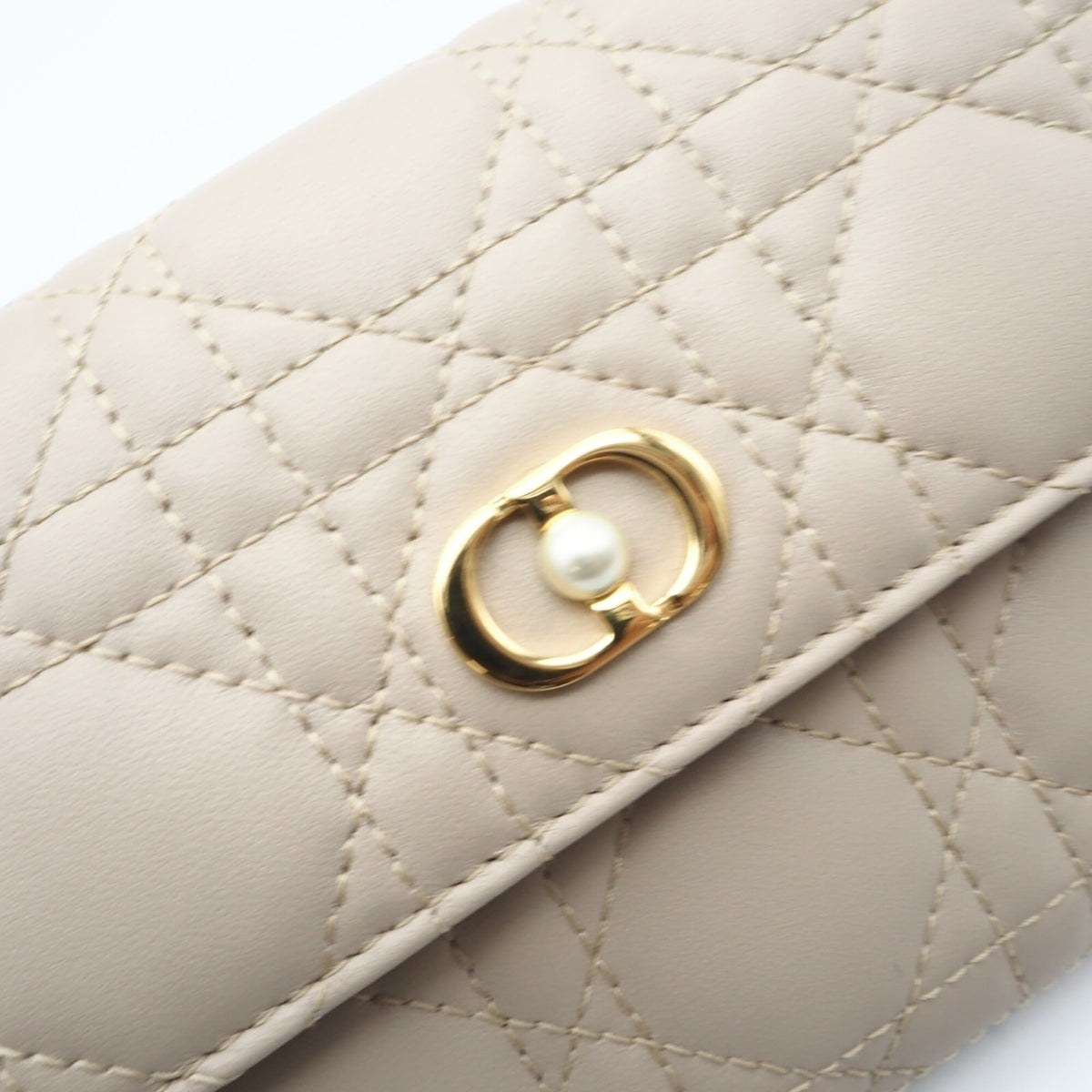 Christian Dior Beige Leather Long Wallet (Bi-Fold) (Pre-Owned)