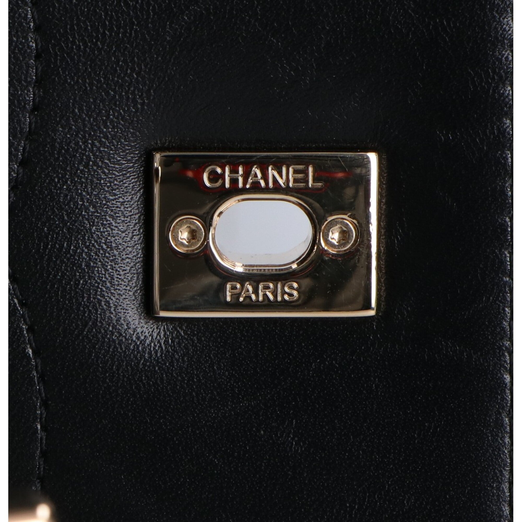Chanel Black Leather Shoulder Bag (Pre-Owned)