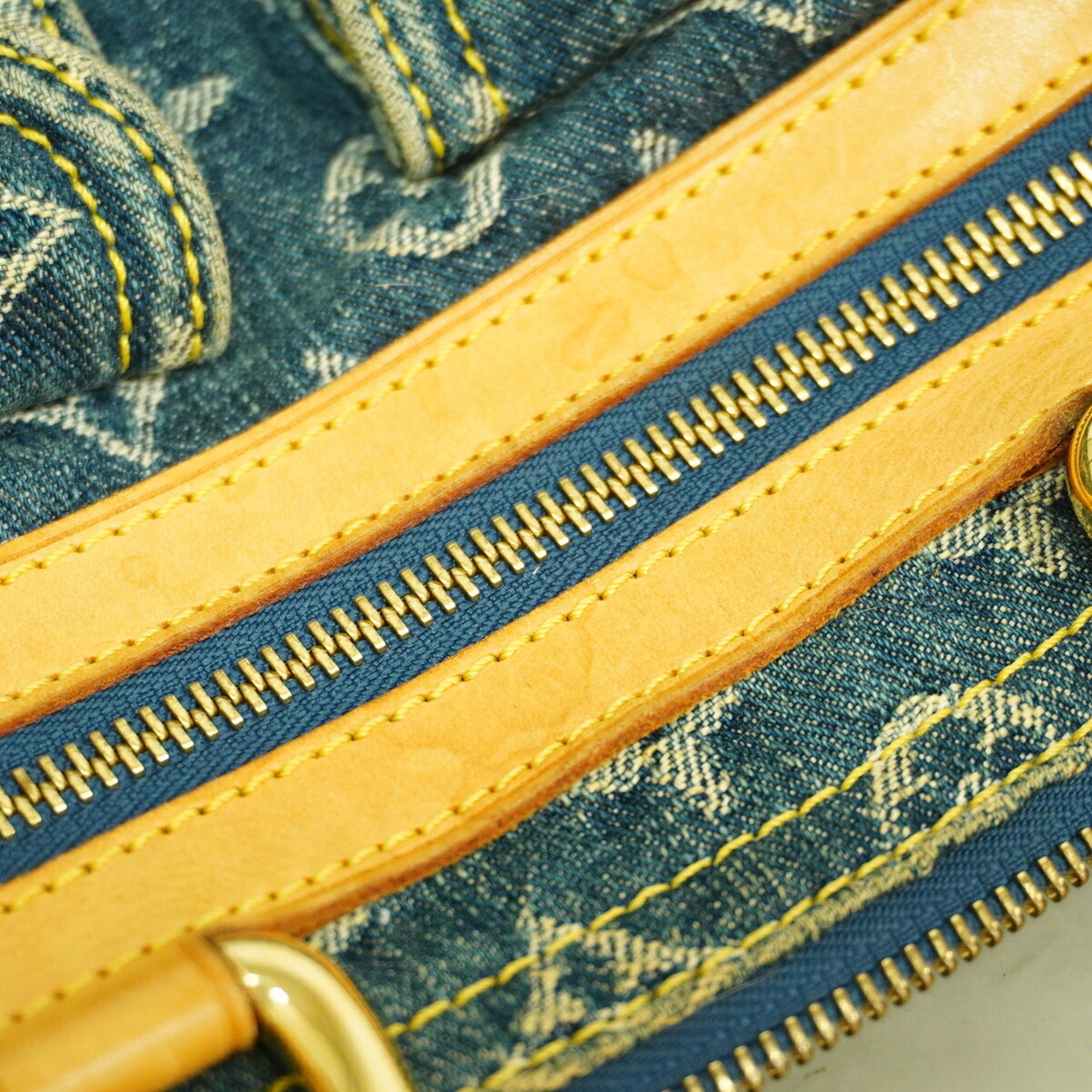 Louis Vuitton Blue Handbag (Pre-Owned)