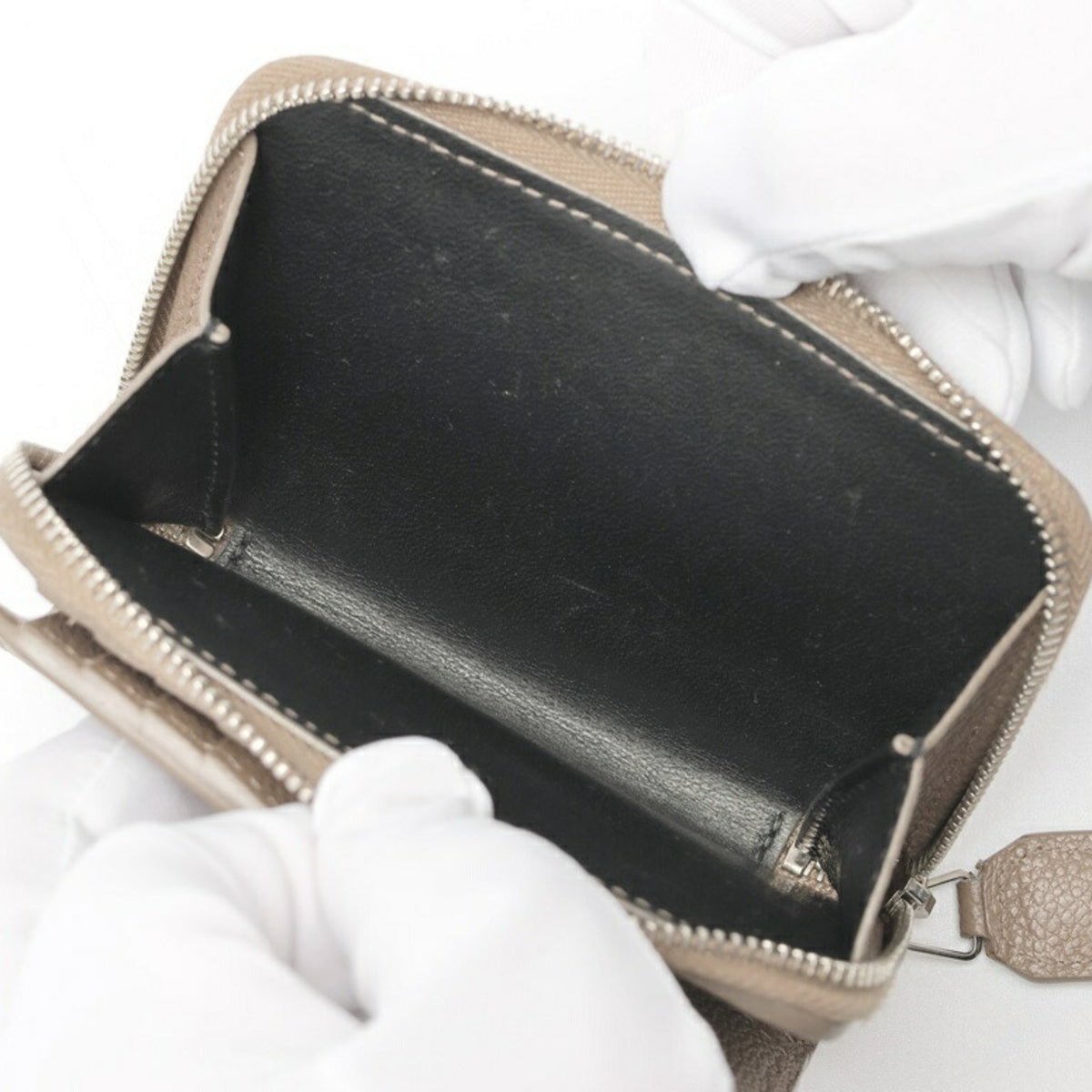 Saint Laurent Grayish Leather Wallet (Bi-Fold) (Pre-Owned)