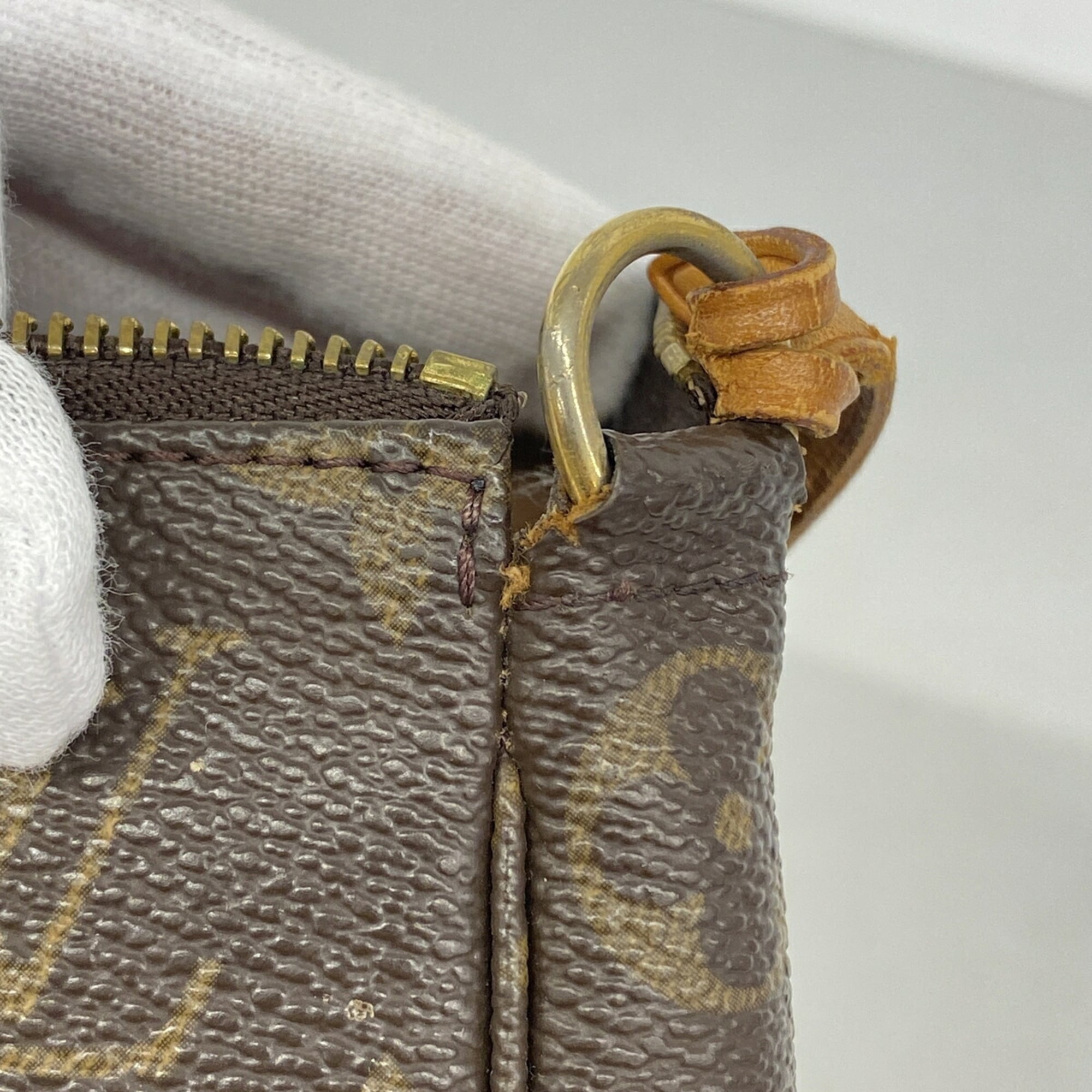 Louis Vuitton Brown Pouch (Pre-Owned)