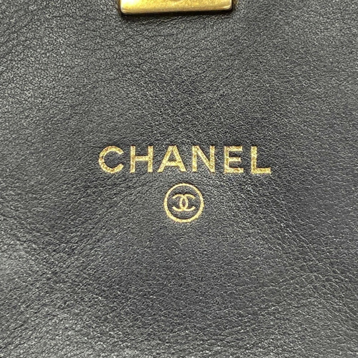 Chanel Black Leather Shoulder Bag (Pre-Owned)