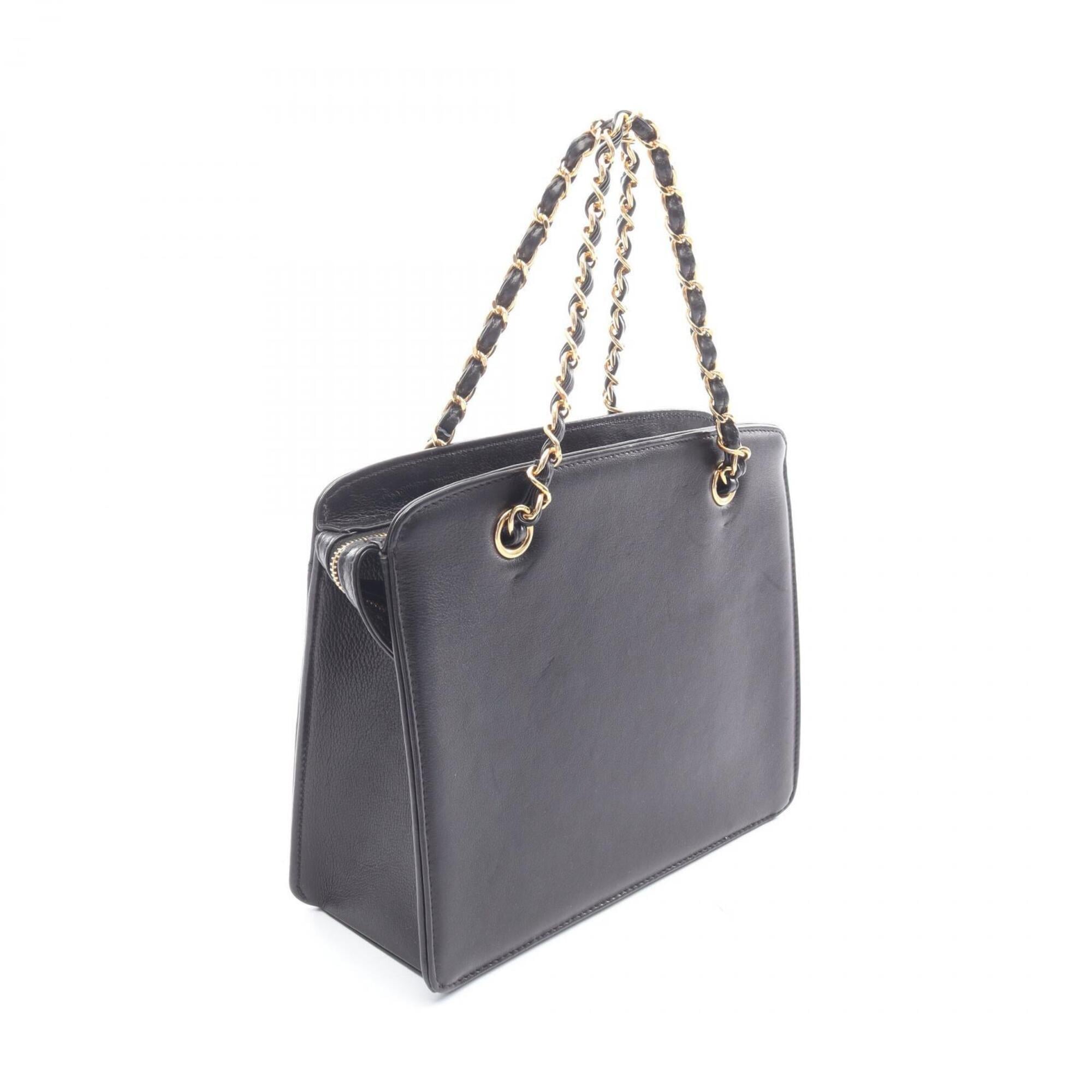Chanel Black Leather Handbag (Pre-Owned)
