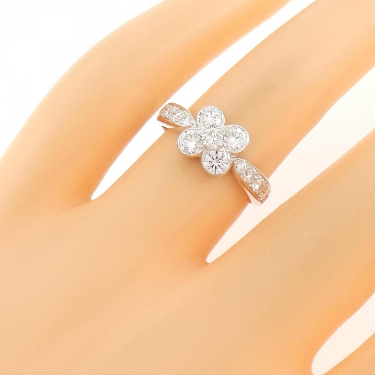 Van Cleef & Arpels White Gold (18K) Band Ring (Pre-Owned)