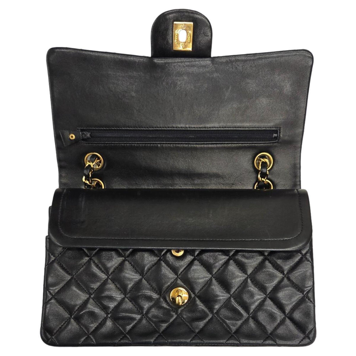 Chanel Matelasse Black Leather Shoulder Bag (Pre-Owned)