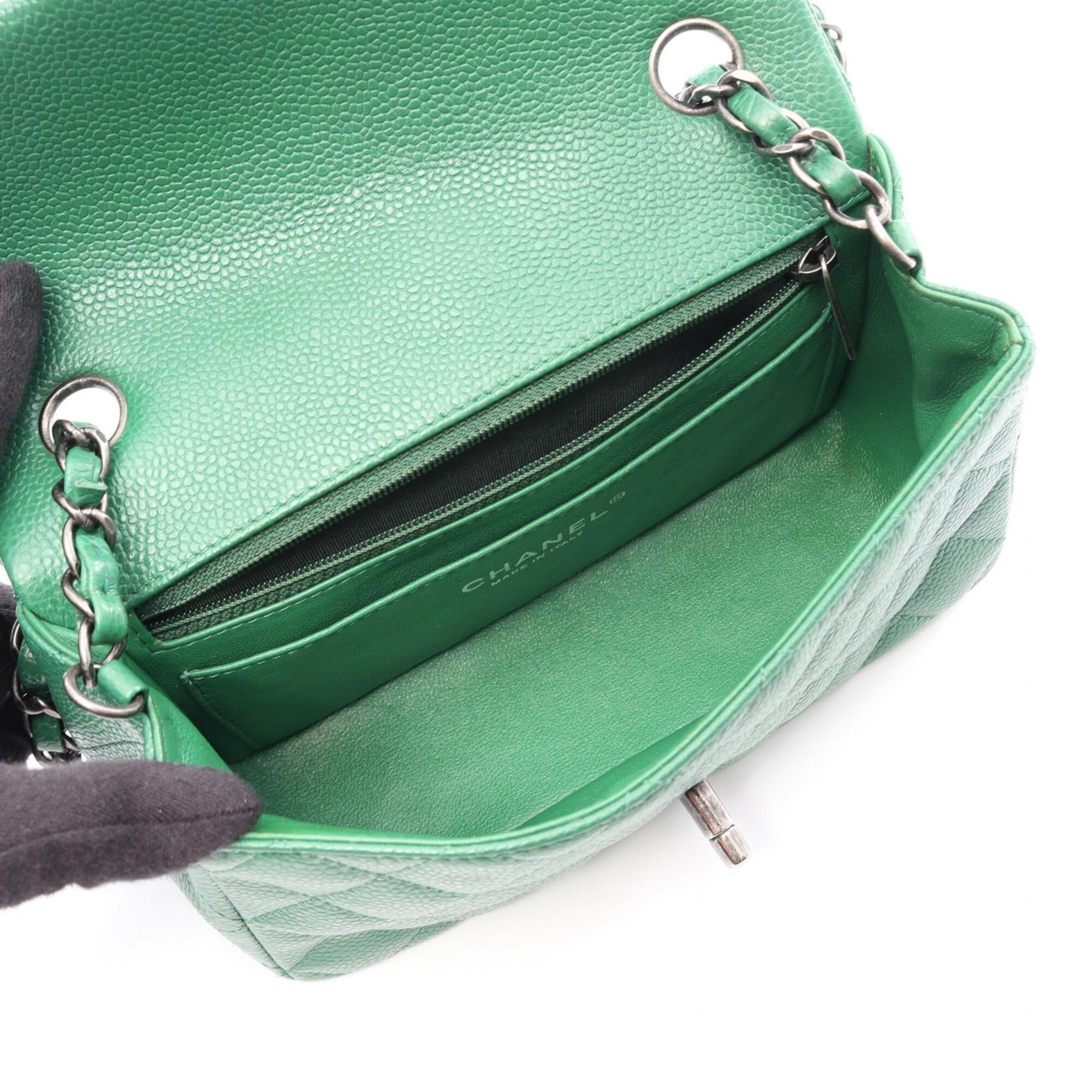 Chanel Green Grained Calfskin Handbag Shoulder Bag (Pre-Owned)