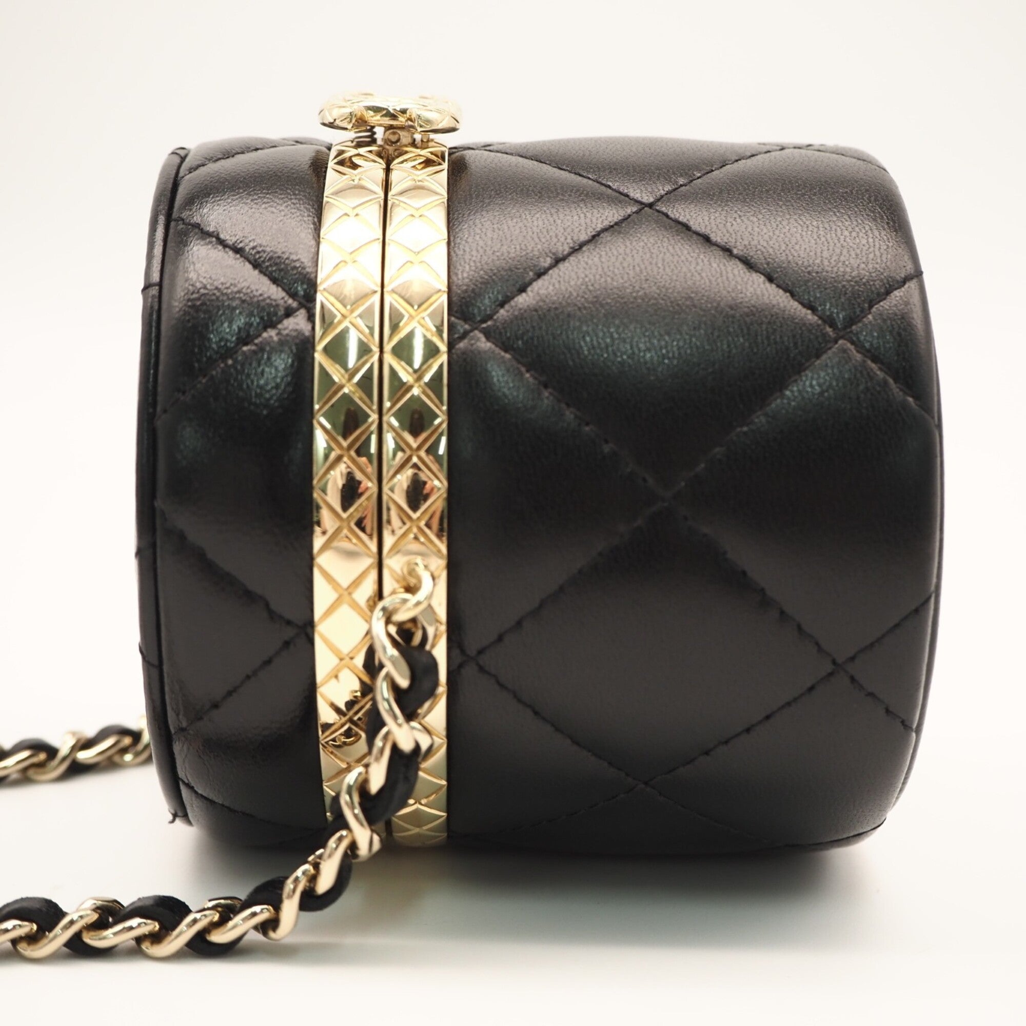 Chanel Black Shoulder Bag (Pre-Owned)