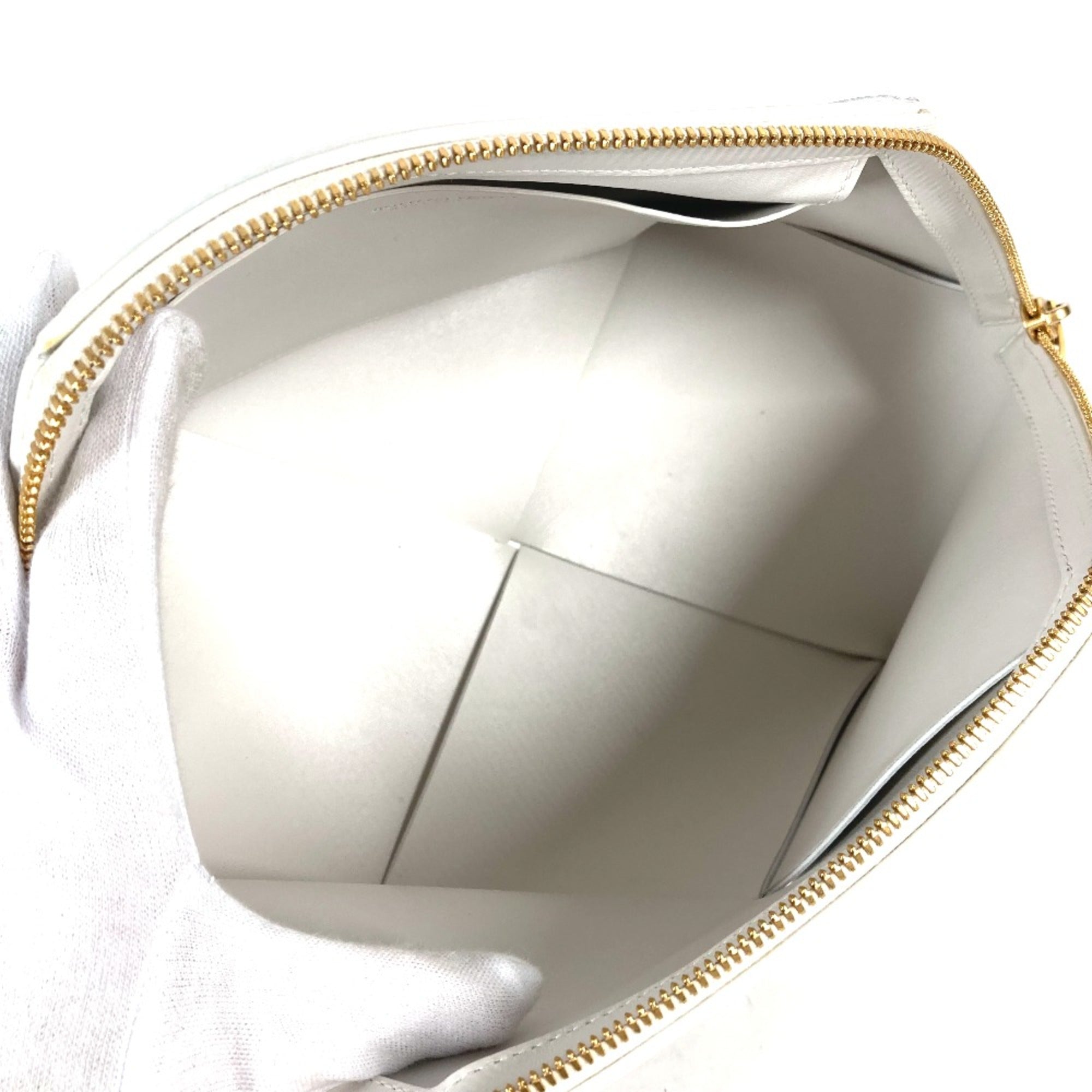 Bottega Veneta White Leather Pouch (Pre-Owned)