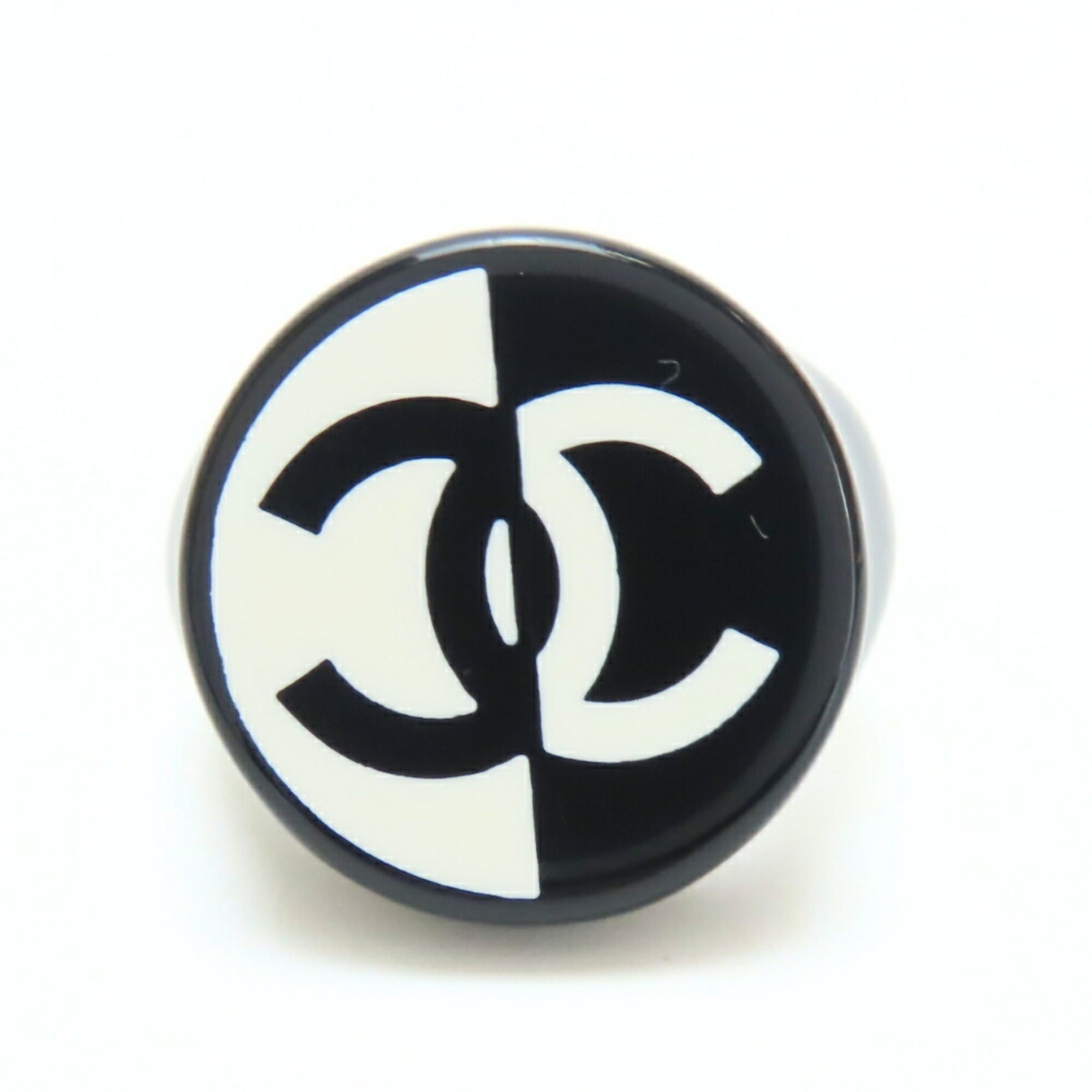 Chanel Black White Plastic Band Ring (Pre-Owned)