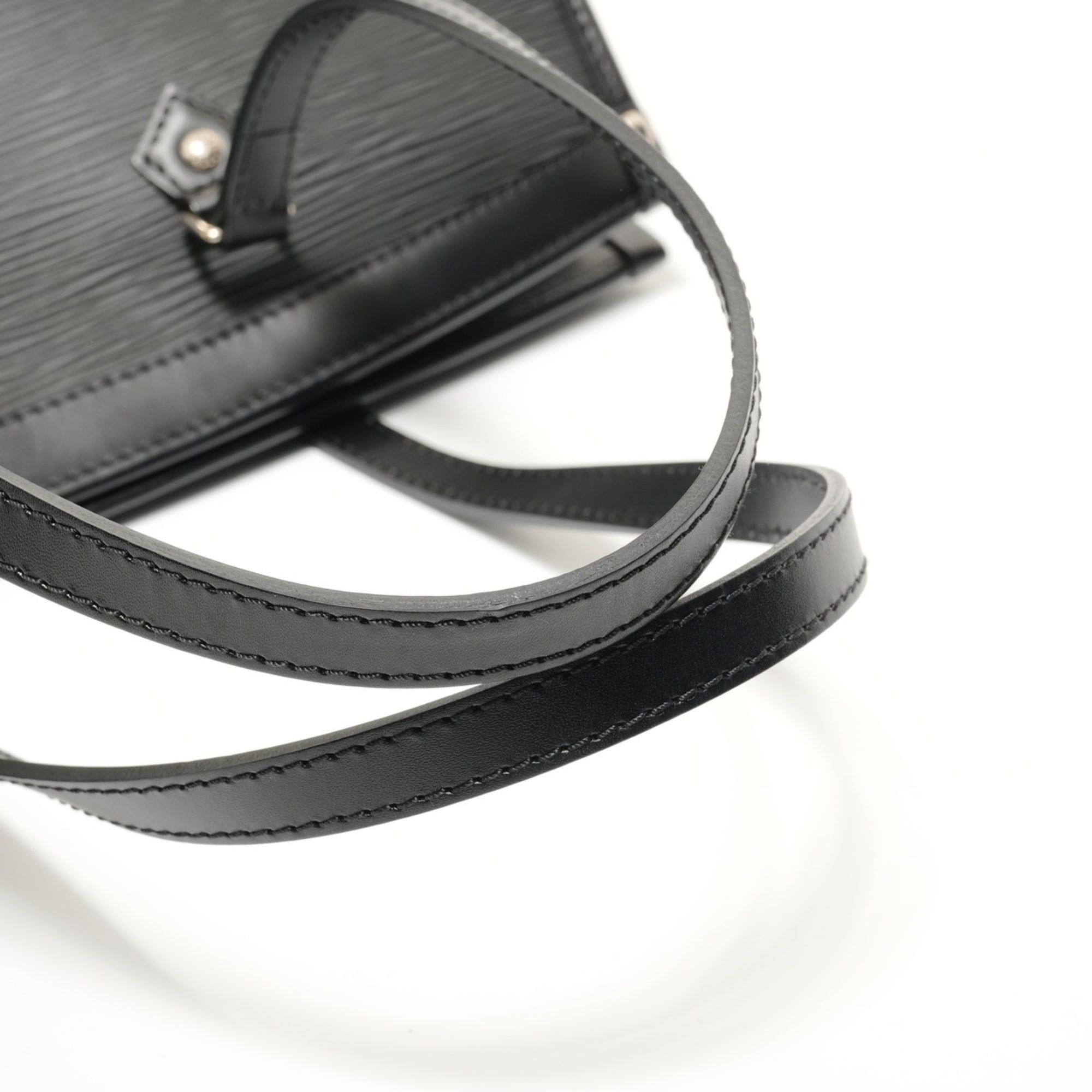 Louis Vuitton Black Shoulder Bag (Pre-Owned)
