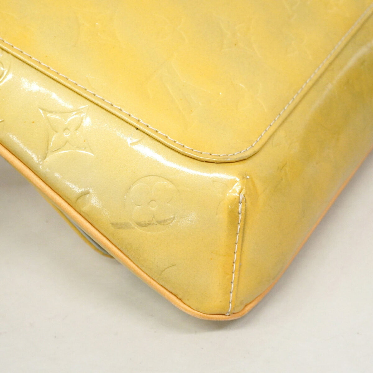 Louis Vuitton Gris Shoulder Bag (Pre-Owned)