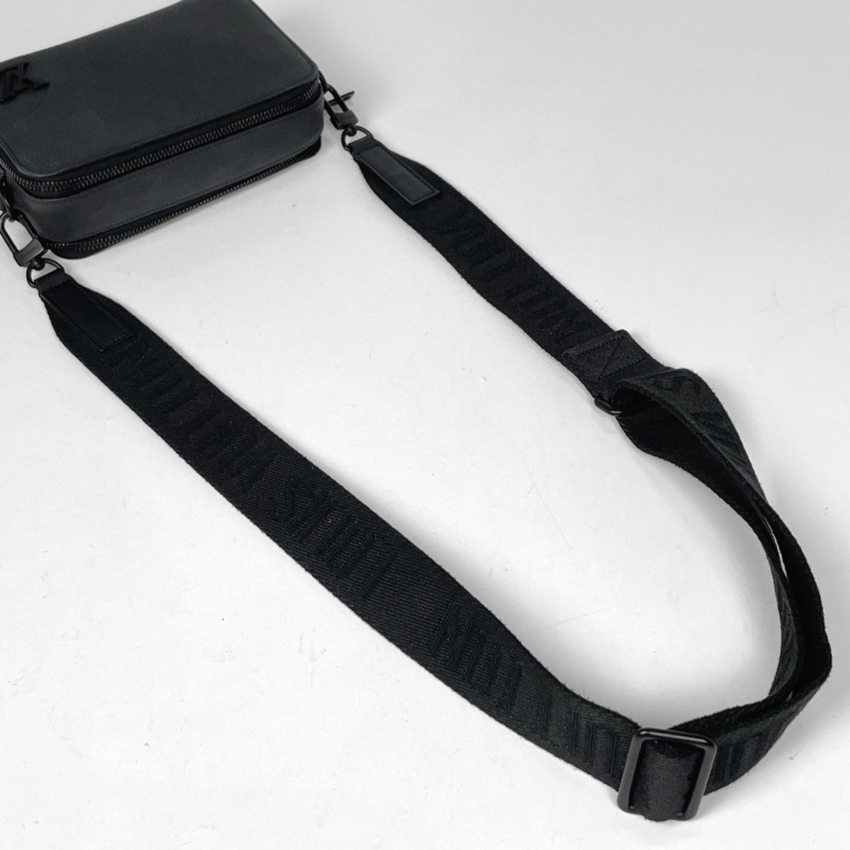 Louis Vuitton Black Noir Leather Shoulder Bag (Pre-Owned)