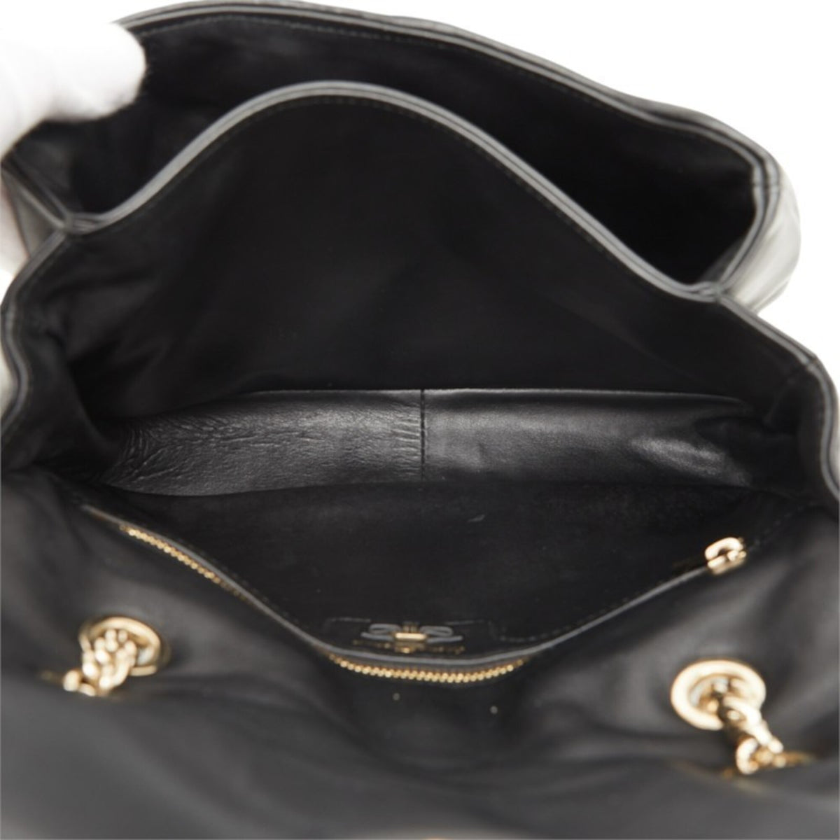 Salvatore Ferragamo Black Leather Shoulder Bag (Pre-Owned)