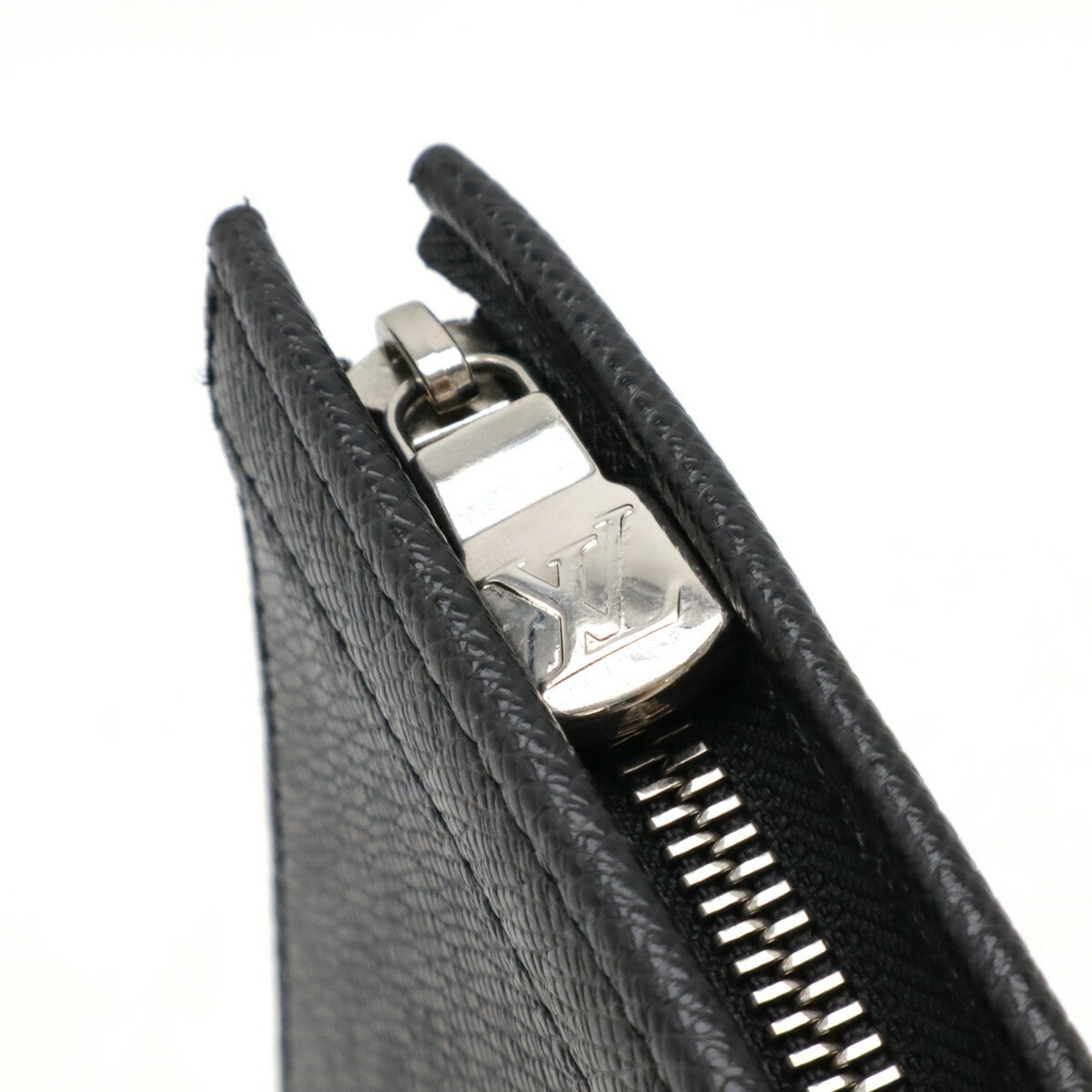 Louis Vuitton Black Noir Taiga Leather Clutch Bag Pochette (Pre-Owned)
