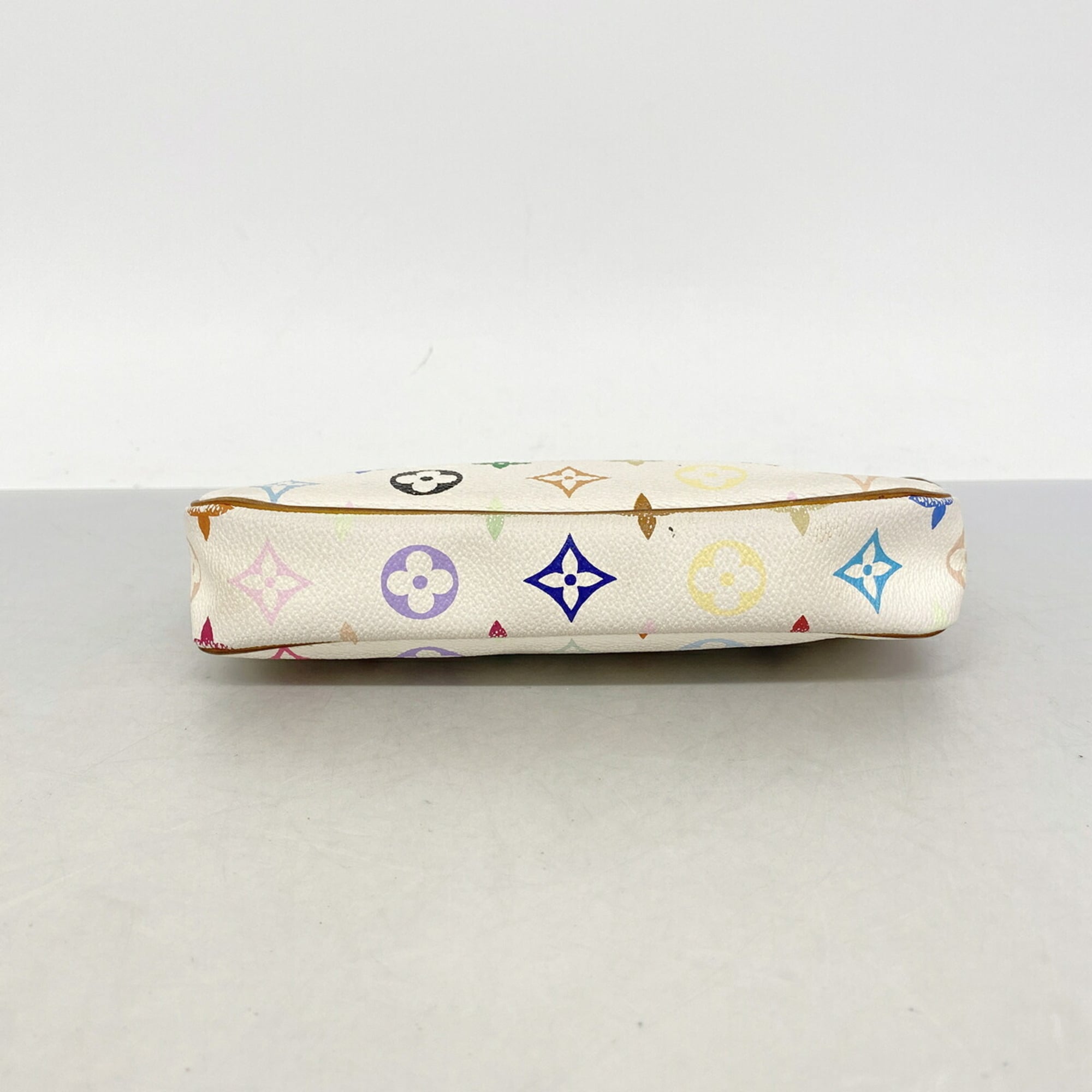 Louis Vuitton Blanc Pouch (Pre-Owned)