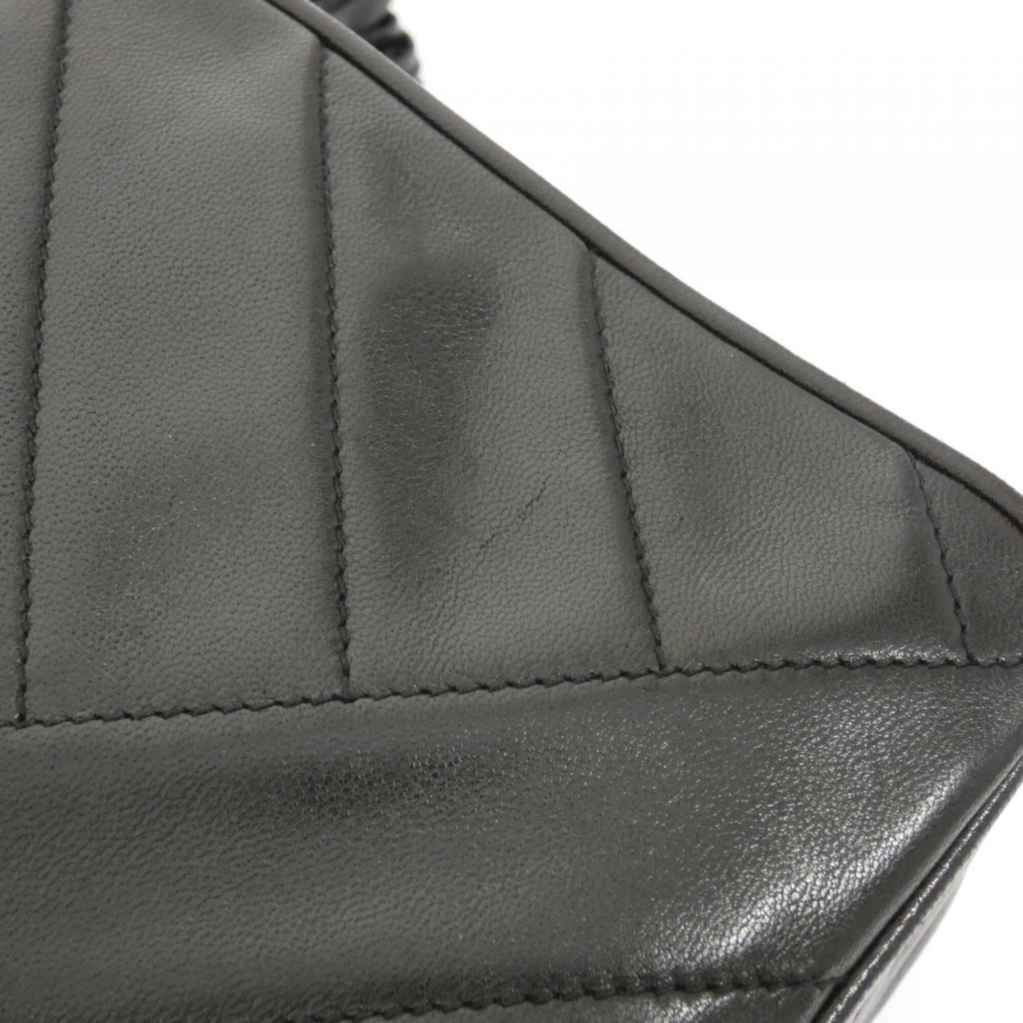 Chanel Black Leather Shoulder Bag (Pre-Owned)