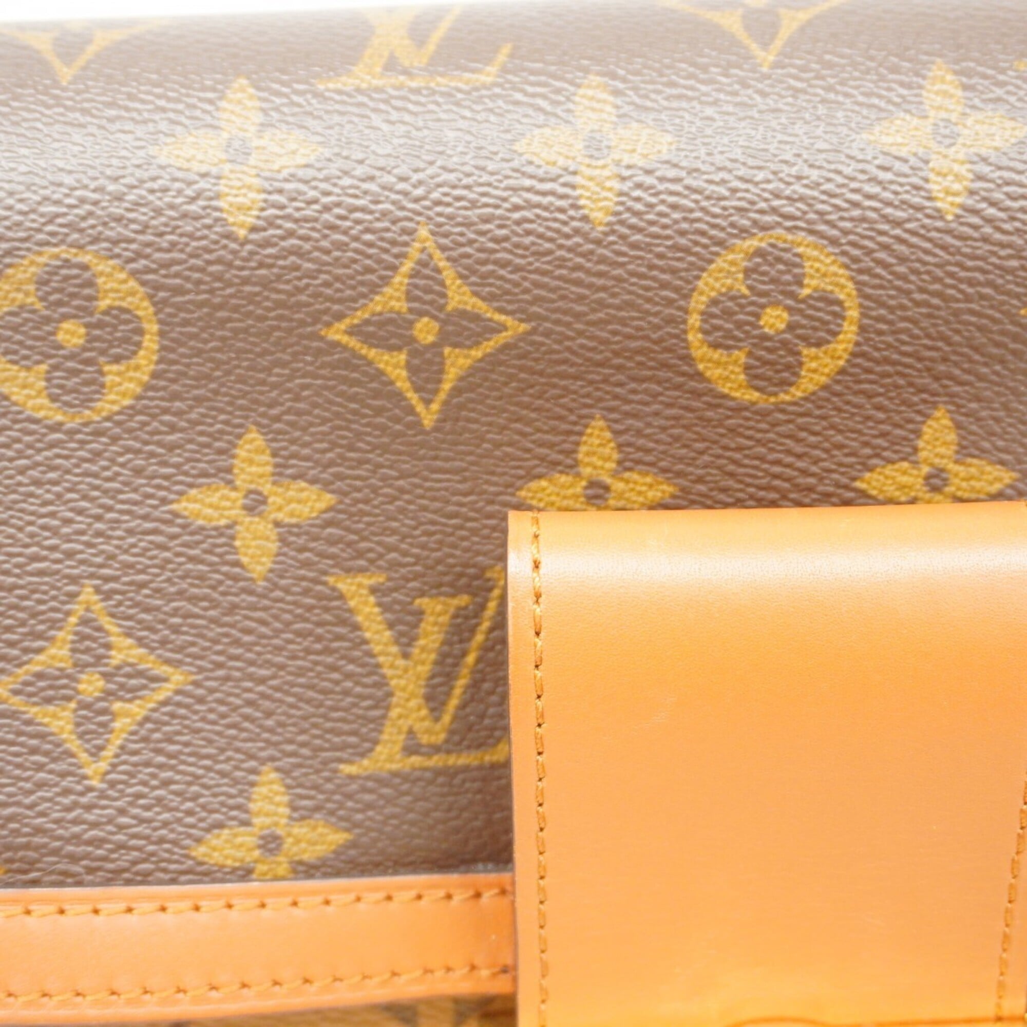 Louis Vuitton Brown Shoulder Bag (Pre-Owned)