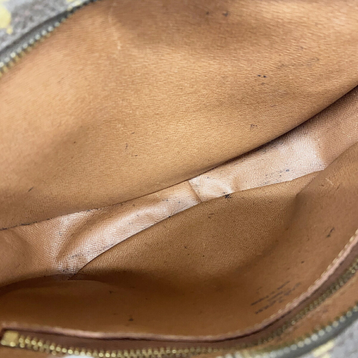 Louis Vuitton Brown Shoulder Bag (Pre-Owned)
