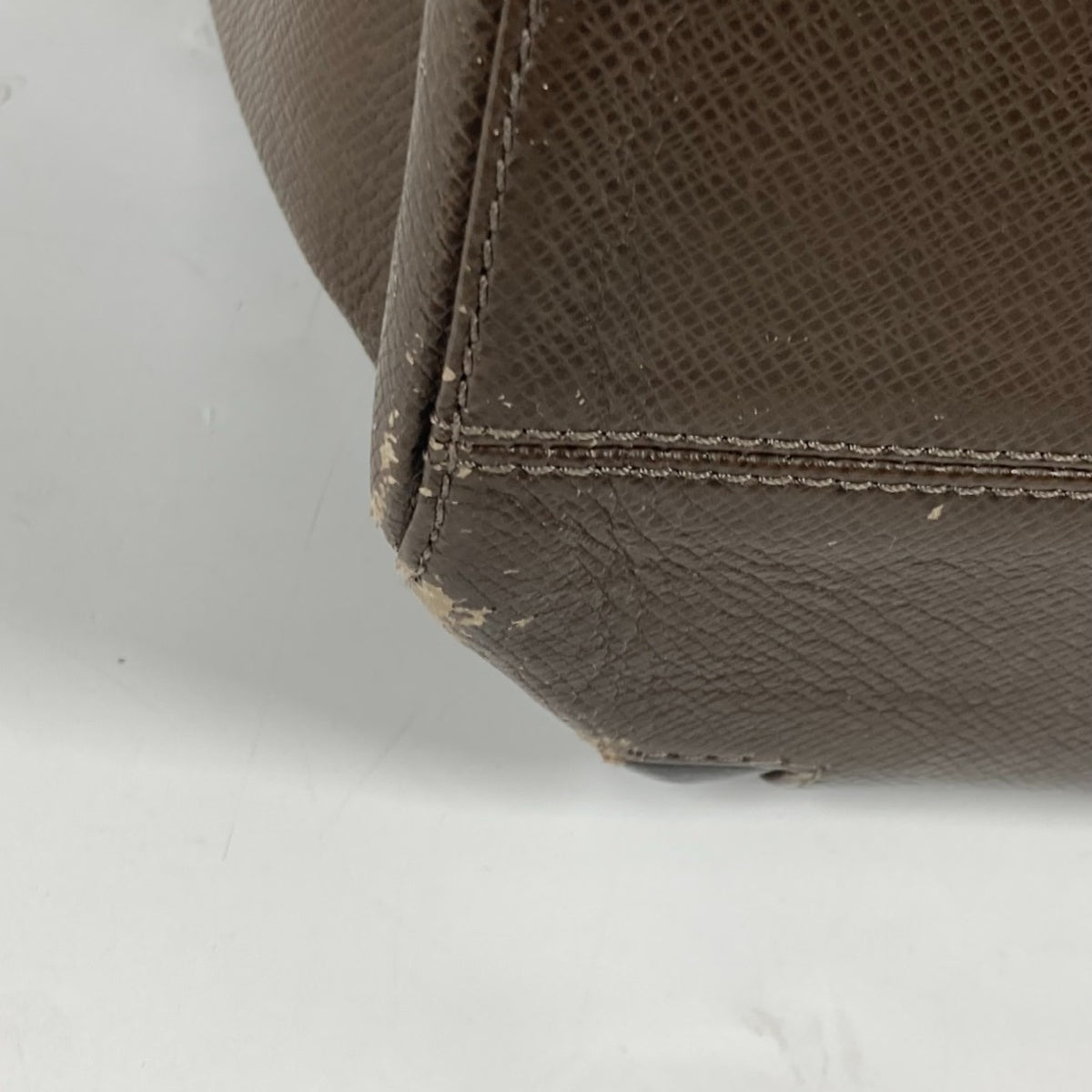Louis Vuitton Brown Taiga Leather Handbag Tote Bag (Pre-Owned)