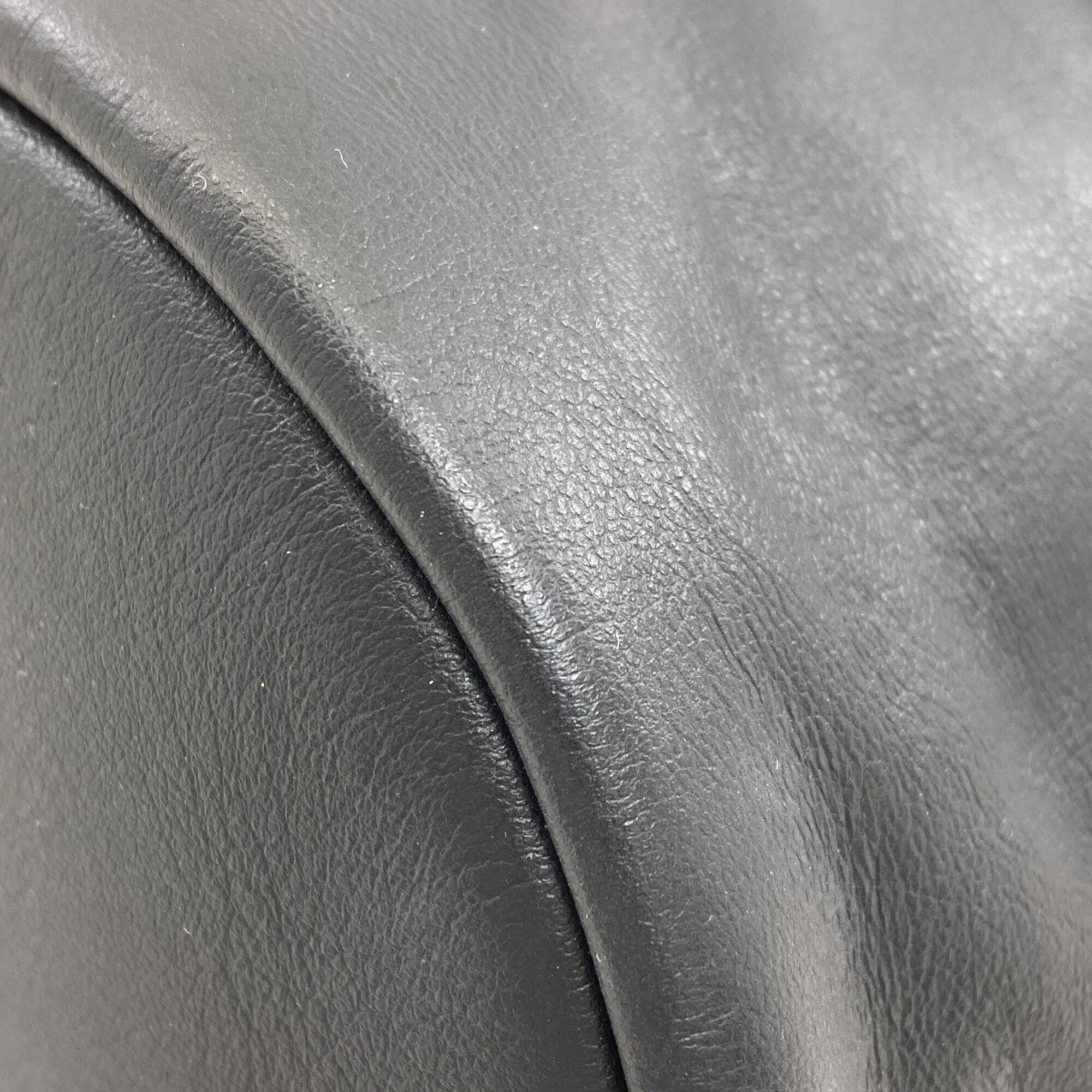 Longchamp Black Leather Shoulder Bag (Pre-Owned)